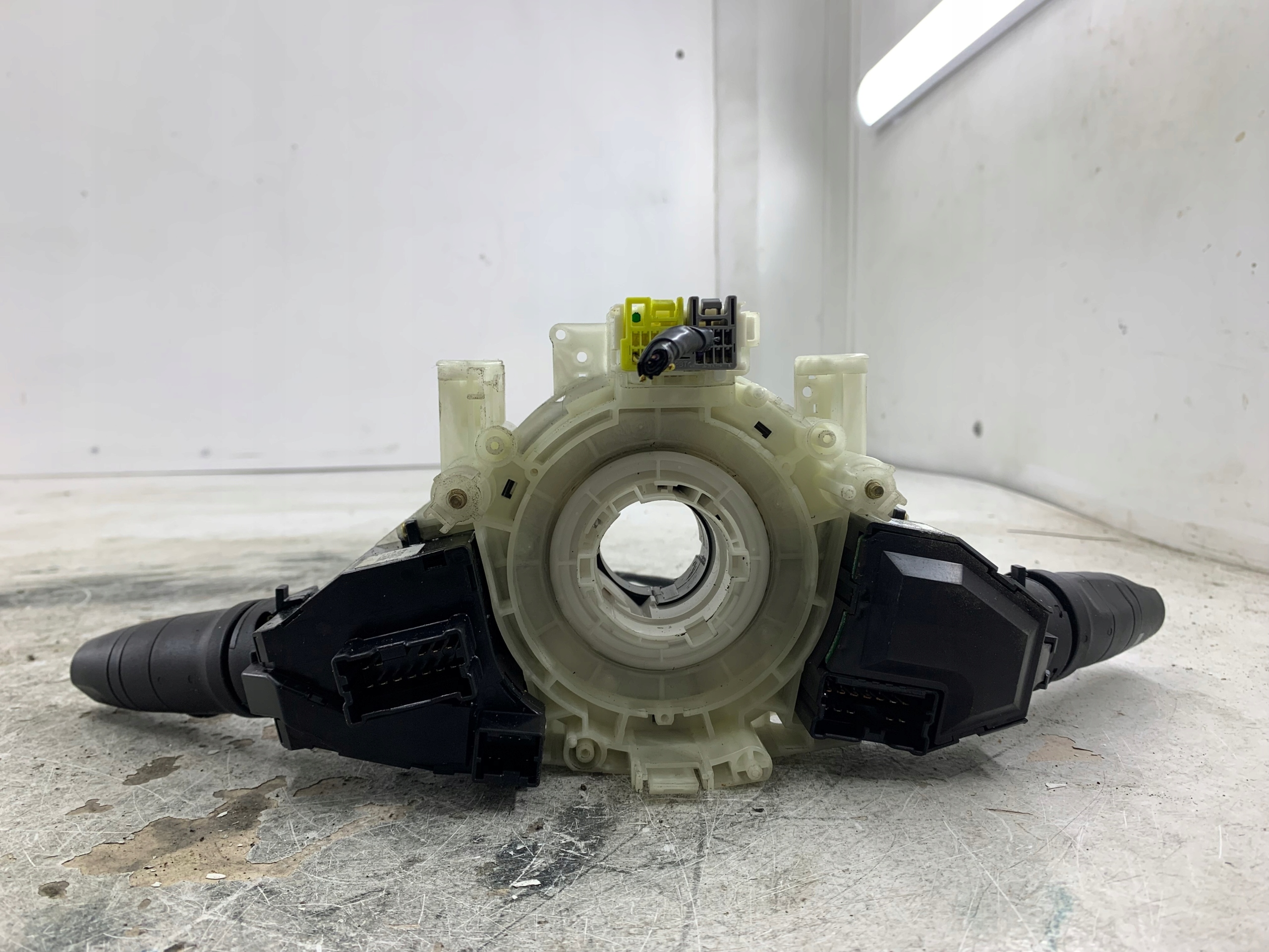 NISSAN PRIMERA P12 steering wheel levers and controls ring 25560AV665