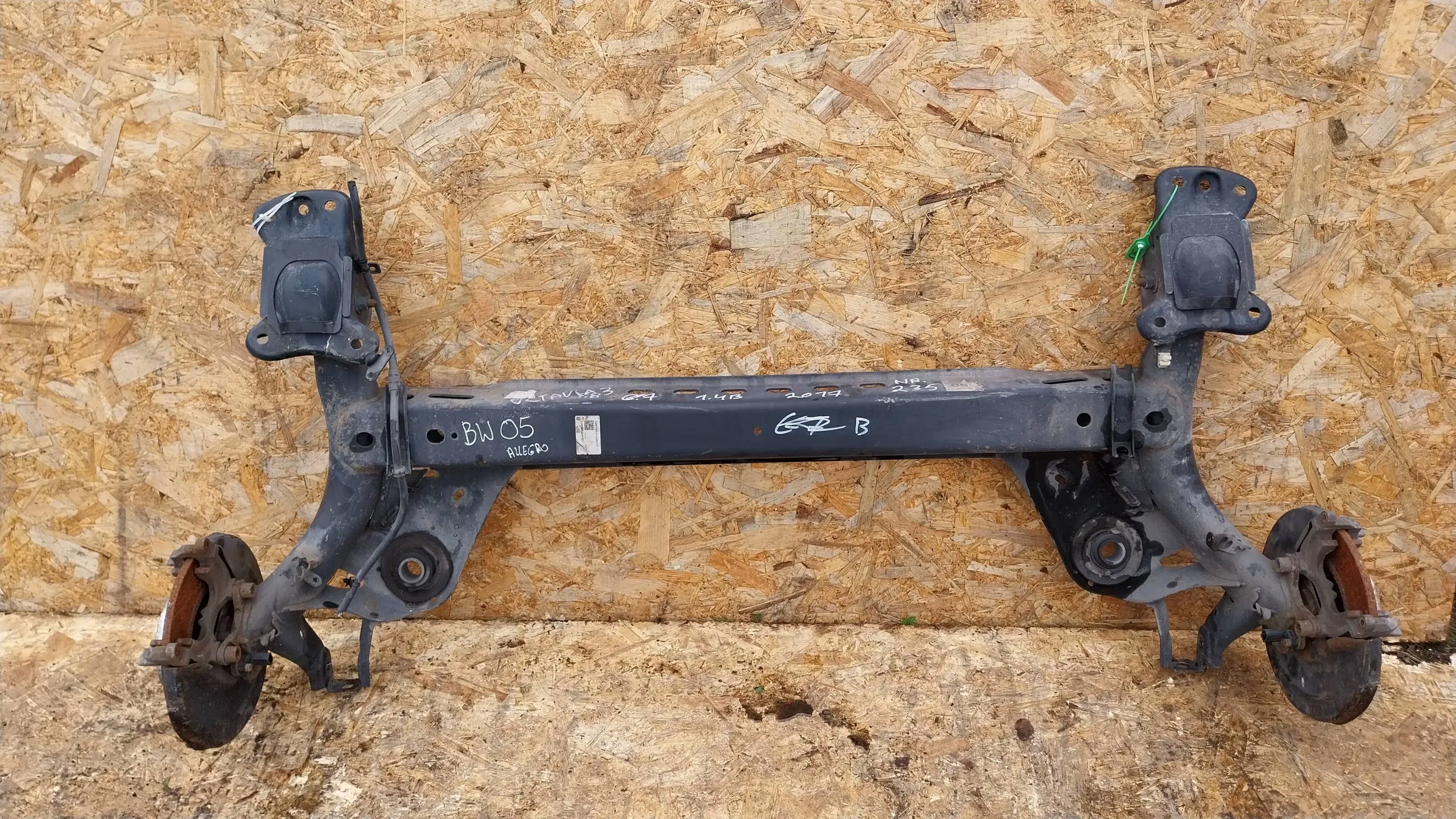 Oś zawieszenia tył 5Q0501049BB GOLF VII SPORTSVAN A3 8Y LEON OCTAVIA III