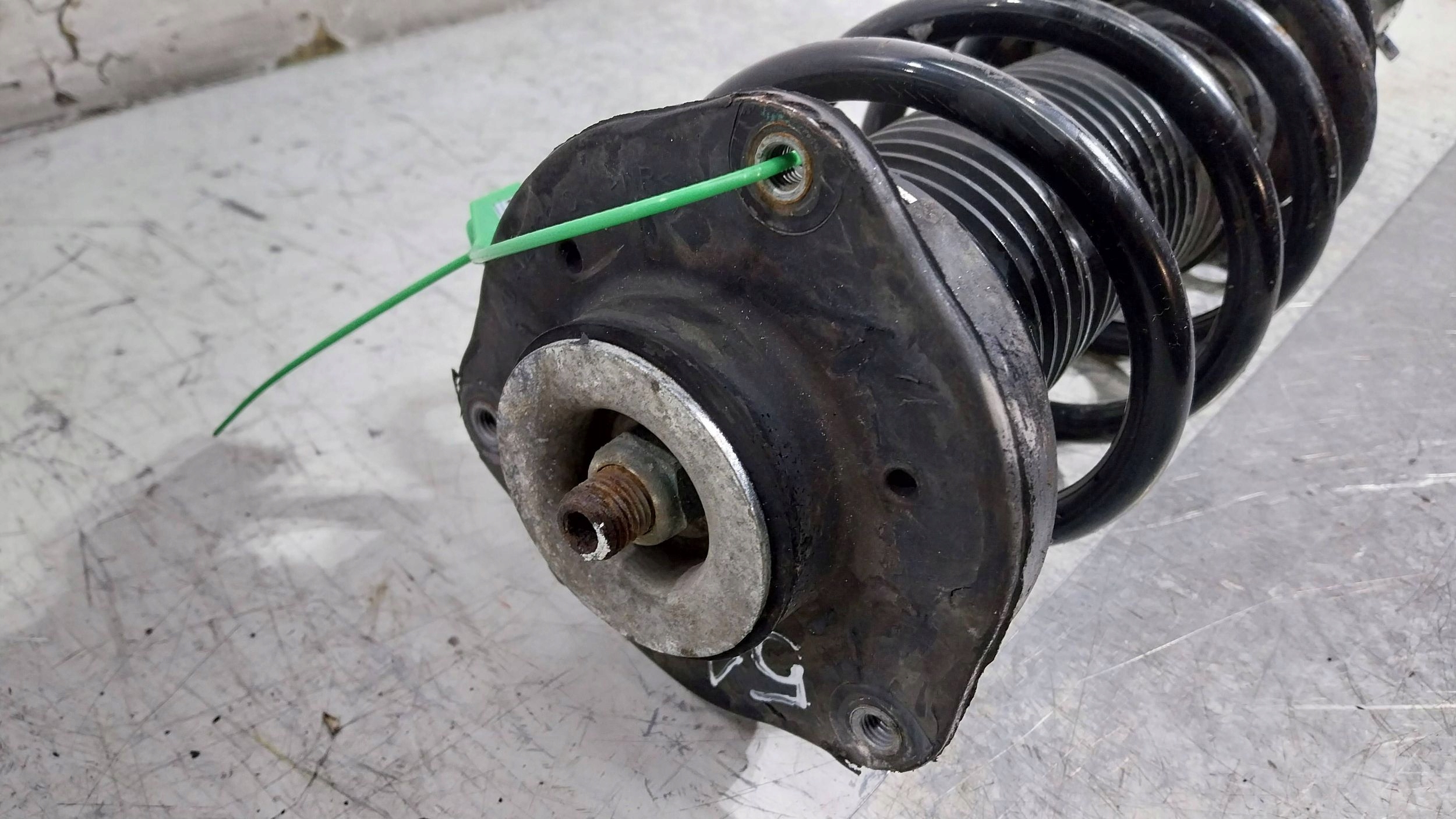 shock absorber left front 1T0413031GN GOLF V LEON II OCTAVIA II AUDI A3 ALTEA