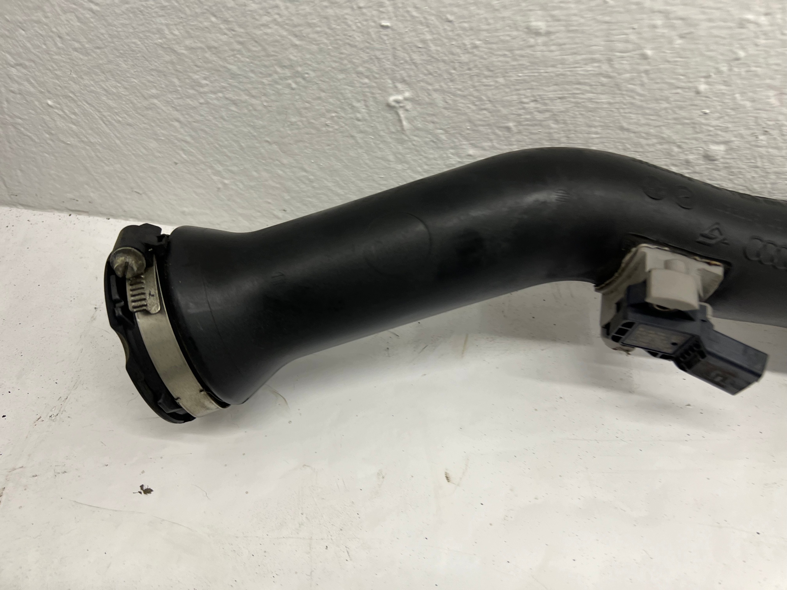 pipe wiring pipe REZONATOR AUDI A4 B9 8W0145673L 2.0 TFSI