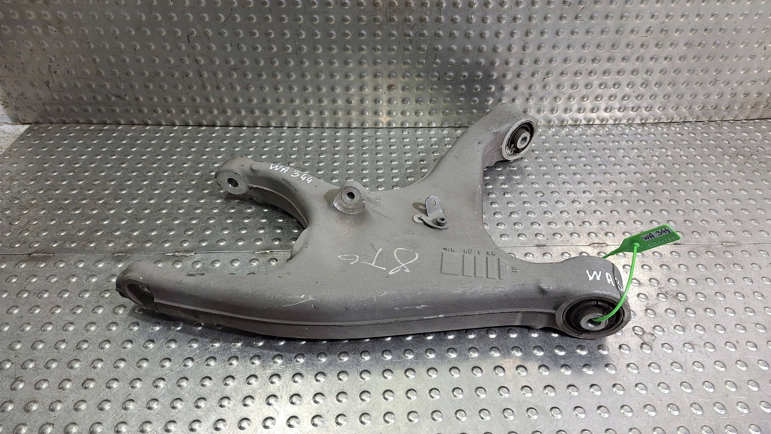 Querlenker Achsträgers links heck 8K0505311J AUDI A4 B8 A5 8T Original