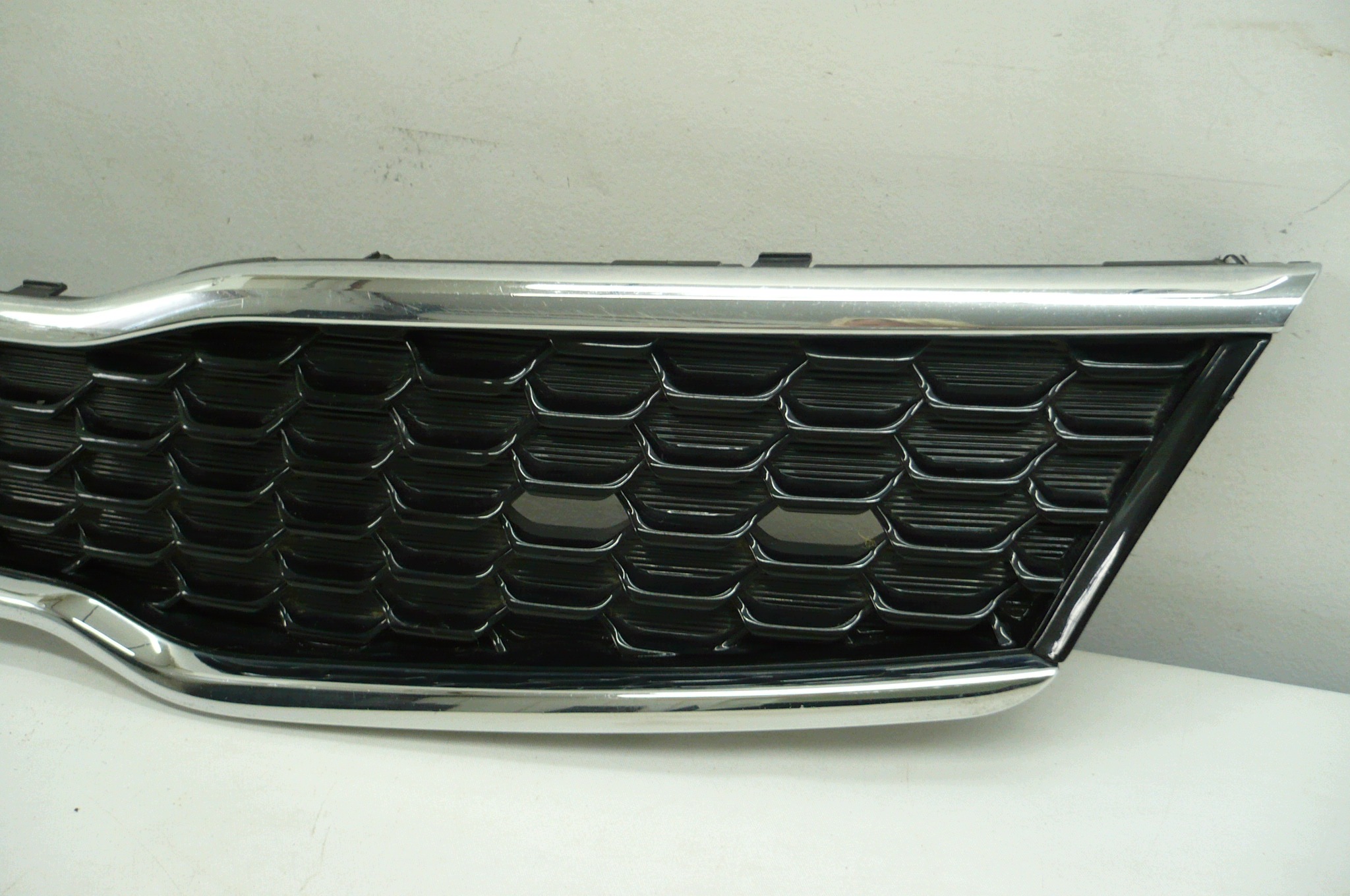 KIA RIO III 3 LIFT 2015-17 Grille Berline