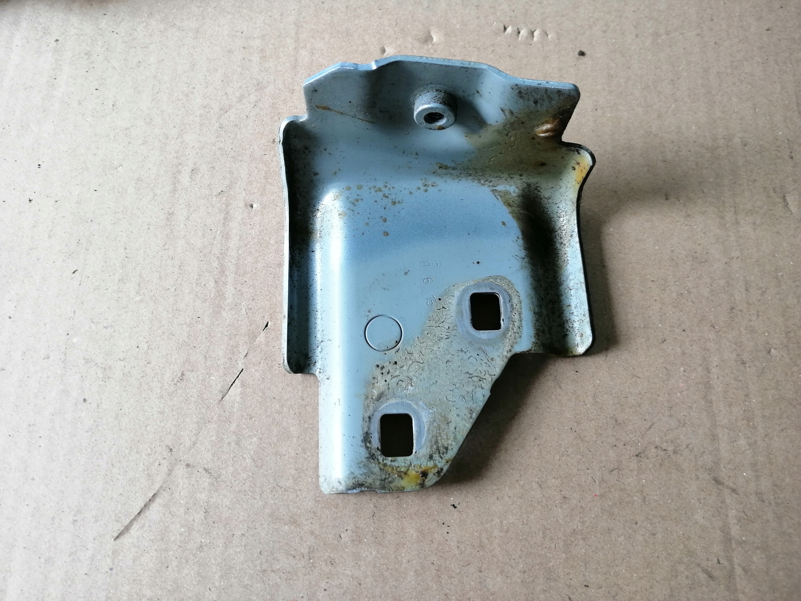 bracket console of a fender front left 2228800714 MERCEDES S W222