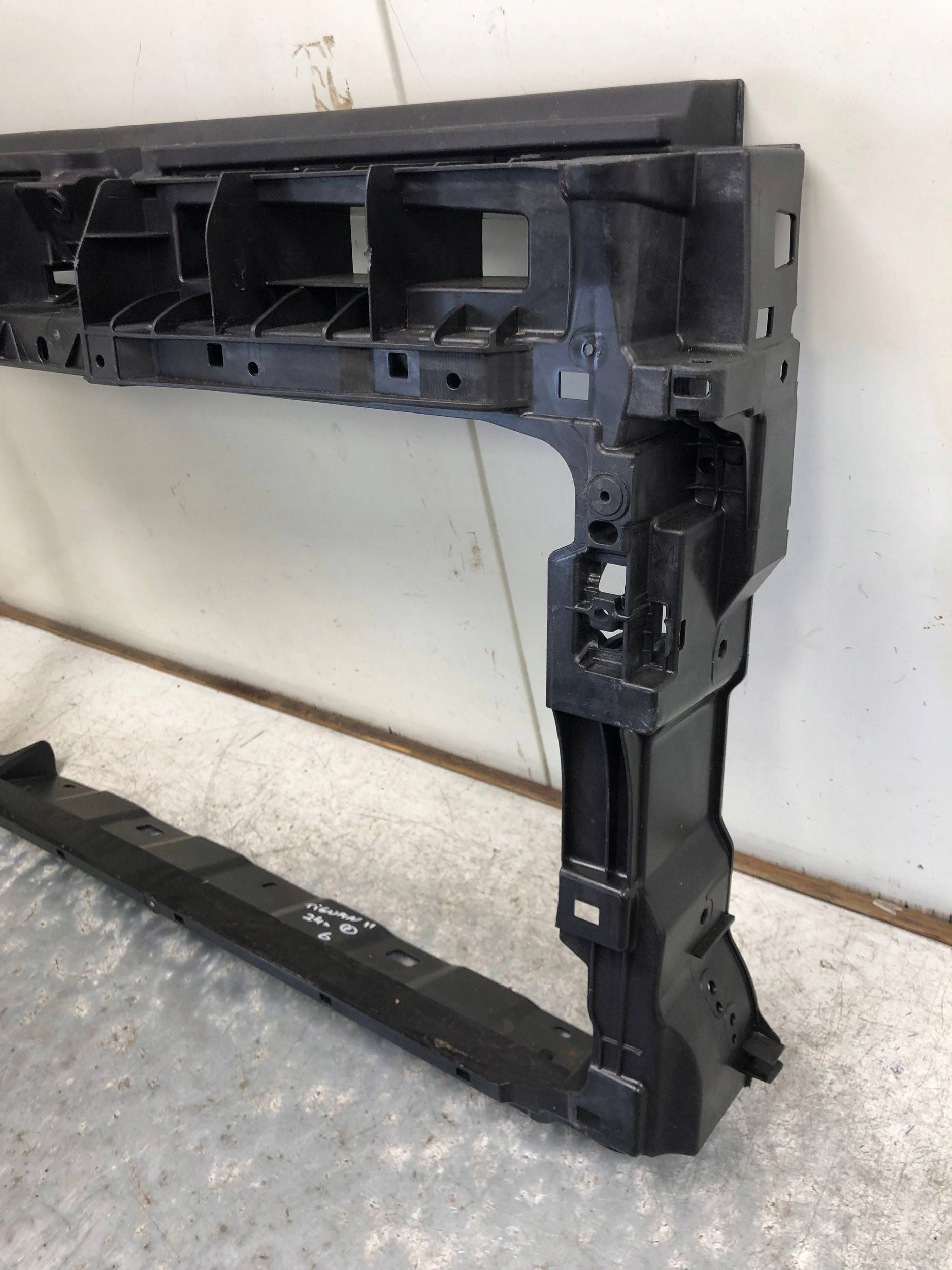support panel for radiators pillar VW TIGUAN II 5NA805594L