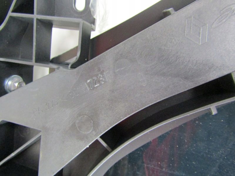 TWIZY СТЕКЛО ДВЕРИ БОКОВОЕ ПЕРЕДНЕЕ ЛЕВОЕ 801017231R