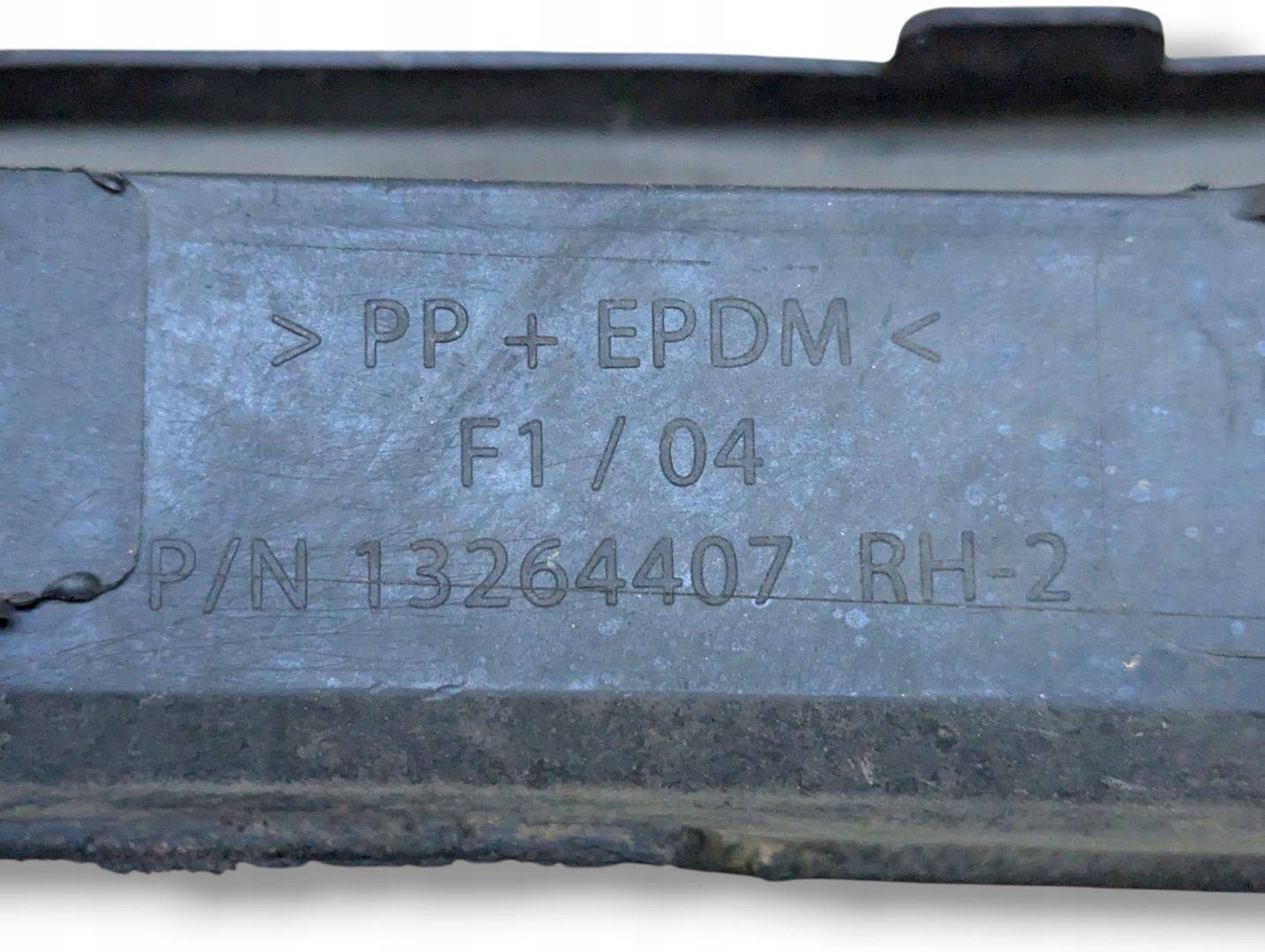 spoiler of a bumper front right side Opel Astra J 2011 13264407