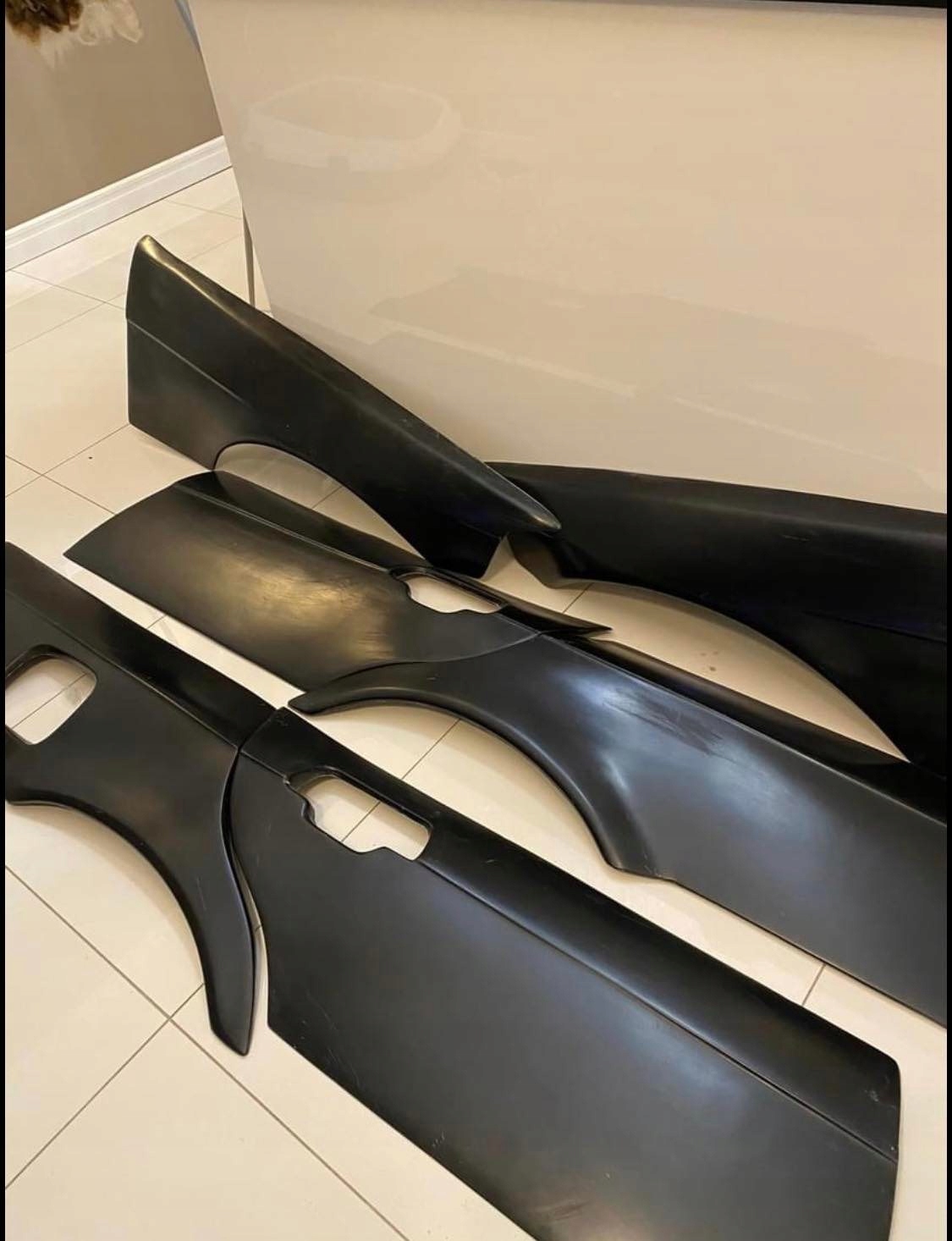 FELONY BMW E36 SEDAN 4 ELEMENTY TYLNE LEWY + PRAWY NOWY PODKŁAD 50mm Stan opakowania oryginalne