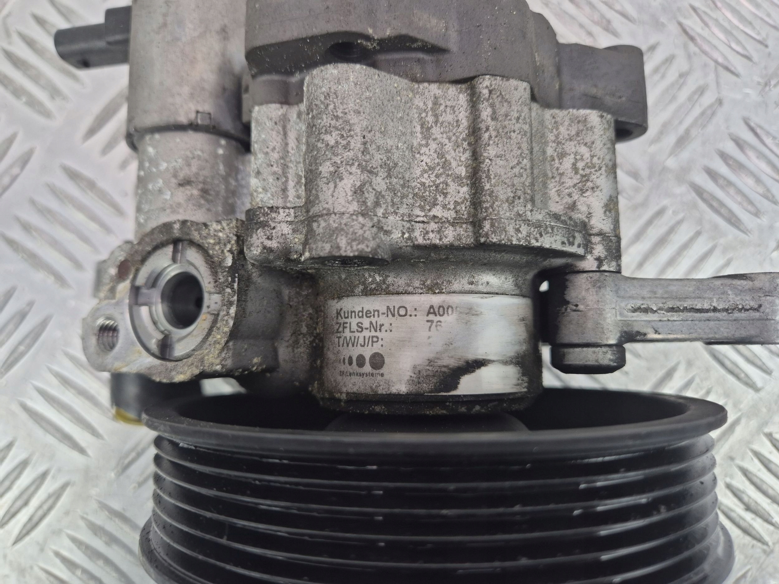 Mercedes C200 CGI W204 Servopumpe A0064667501