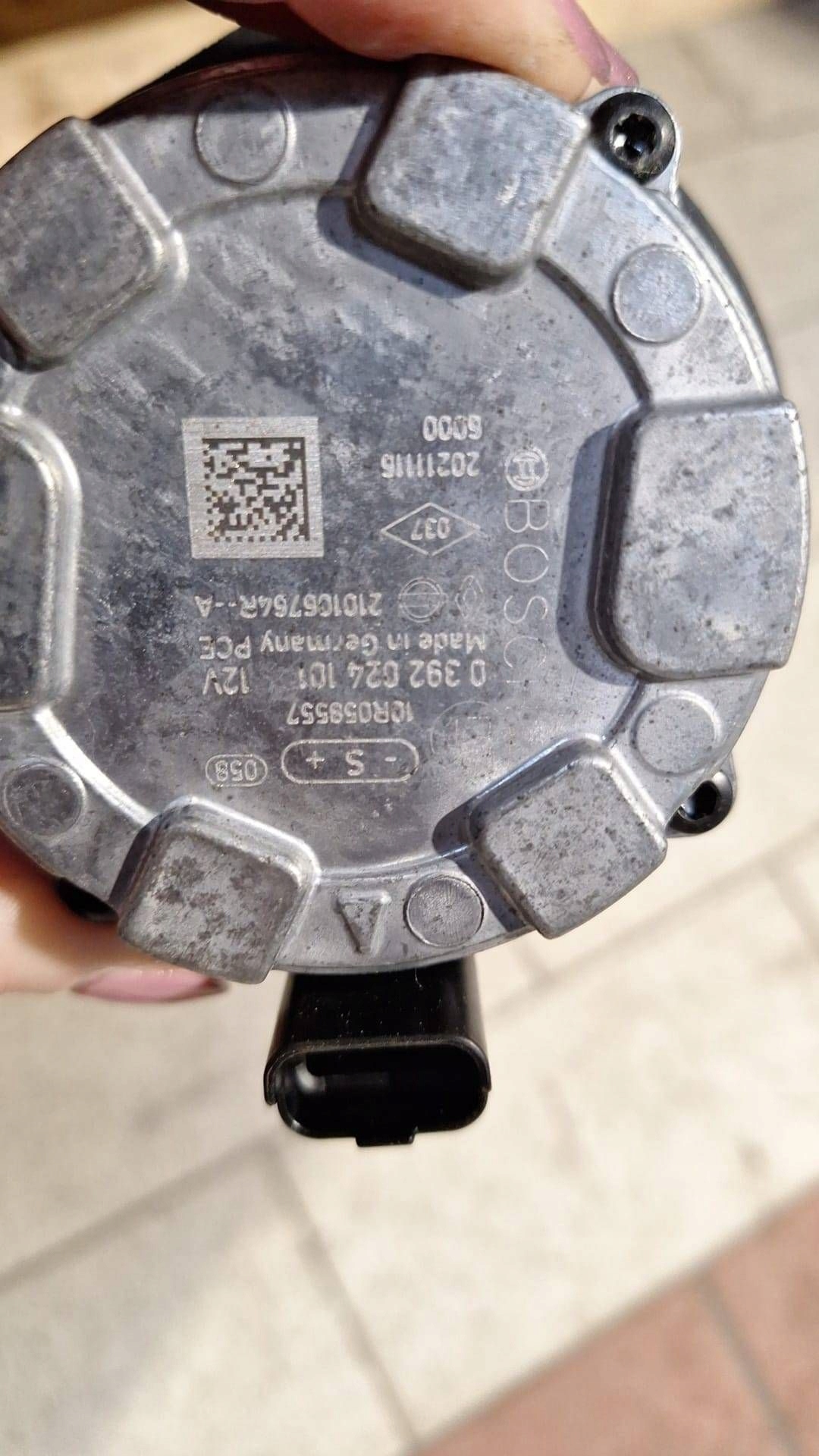 supplementary water pump Renault Megane E-Tech 210106764R