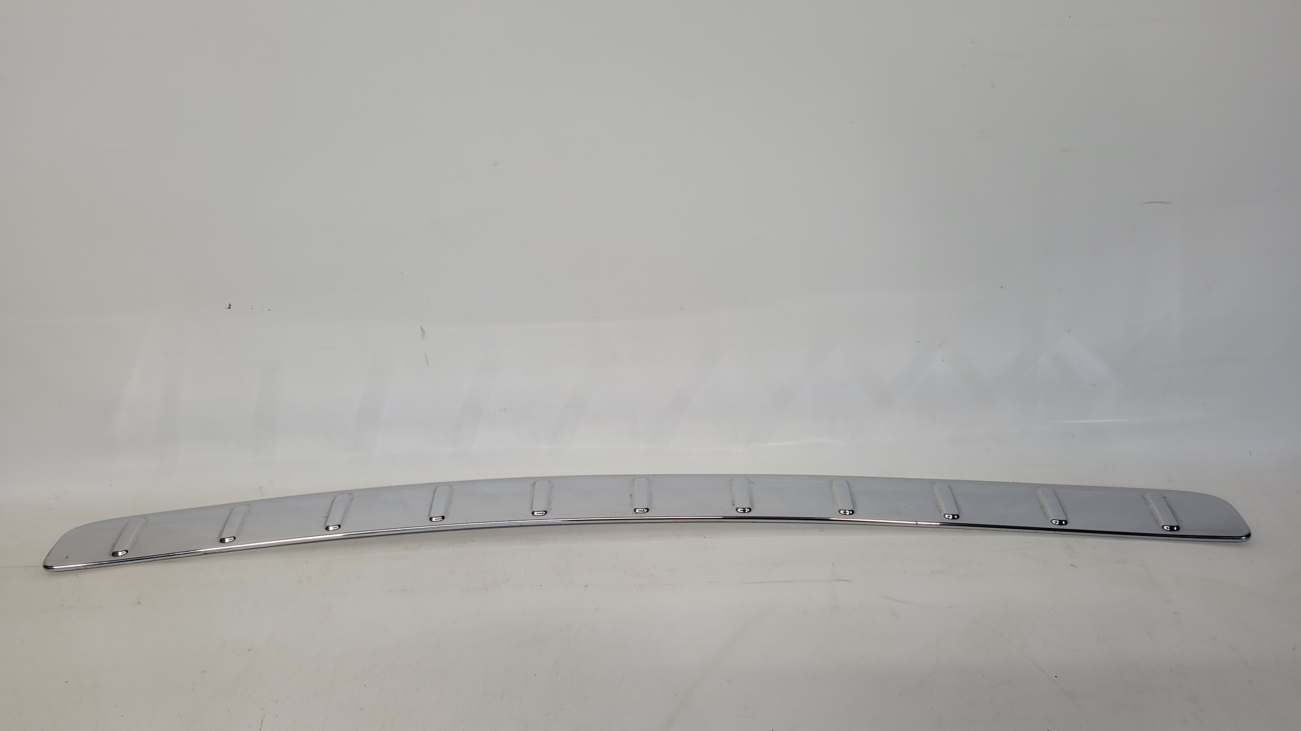 A2477251601 - MERCEDES GLA a247 накладка на задній бампер хром