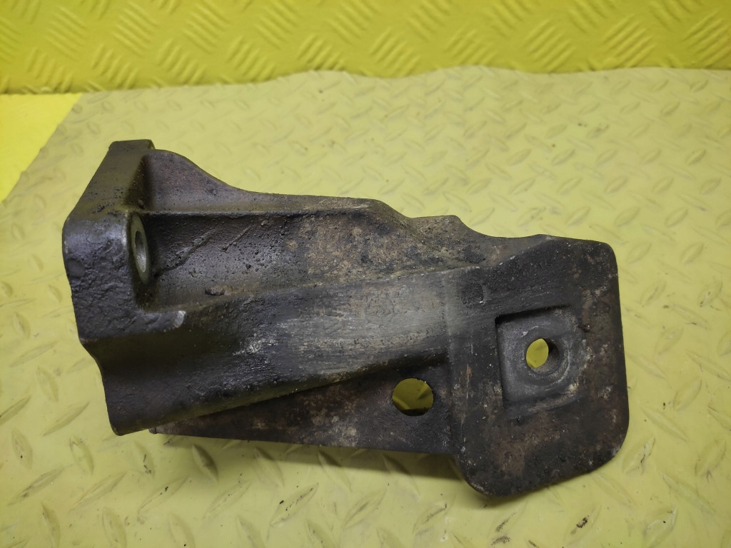 LAND ROVER DISCOVERY III 2.7 V6 engine mount 4H226061AA