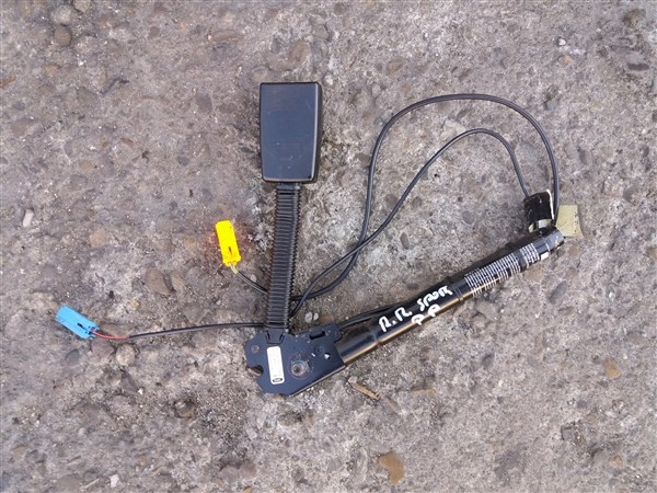 NAPINACZ PRAWY PRZEDNI ZAPINKA RANGE ROVER SPORT L320