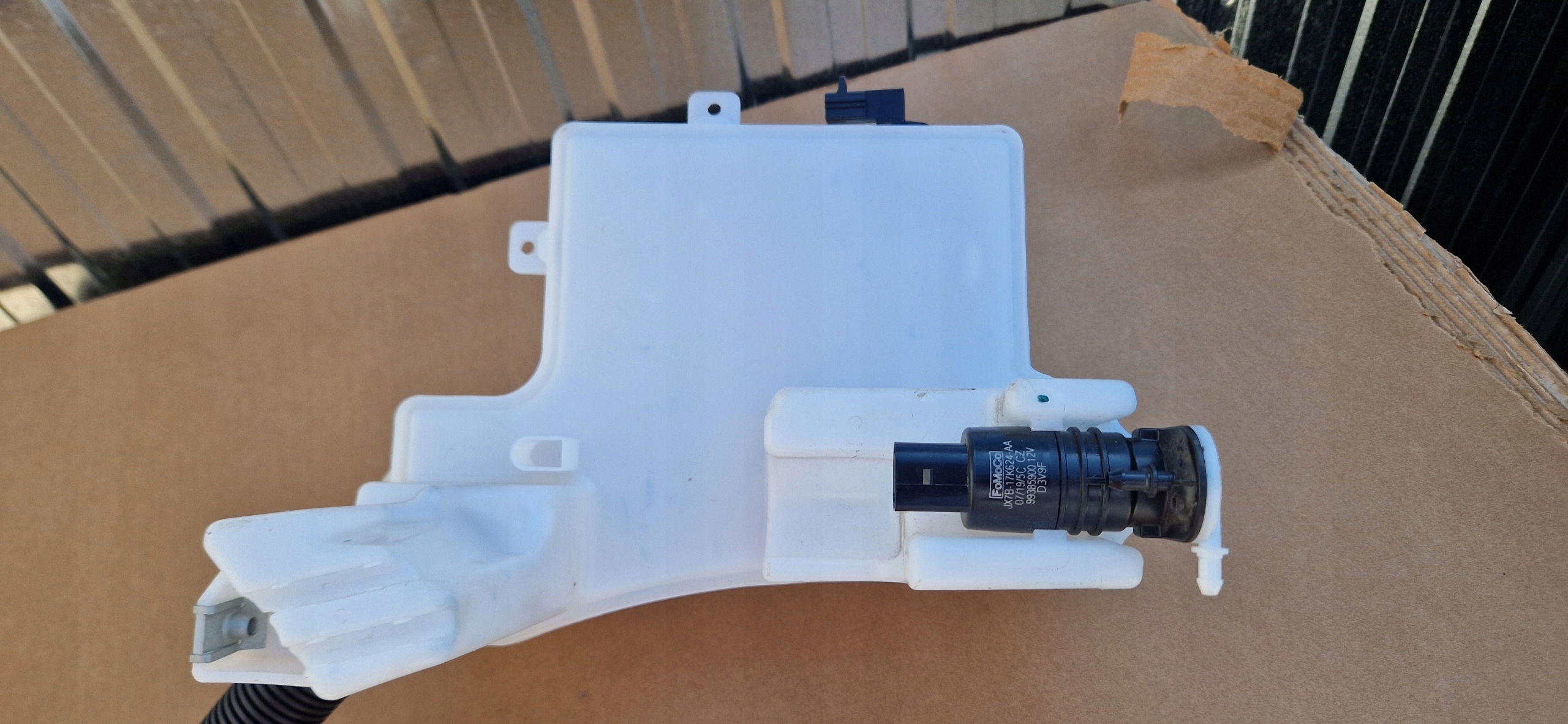Behälter Spritzdüse FORD FOCUS MK4 neu KOMPLET