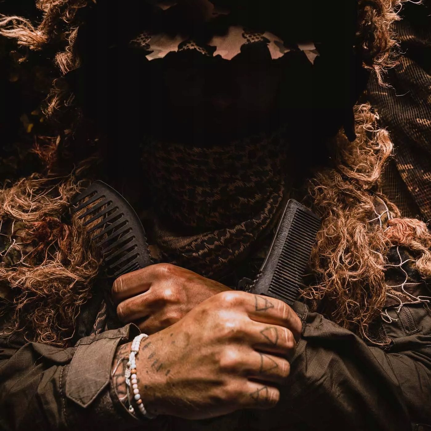 Grzebień do brody Dual Comb - Angry Beards Kod producenta GR-COMB-CARBON-DUAL