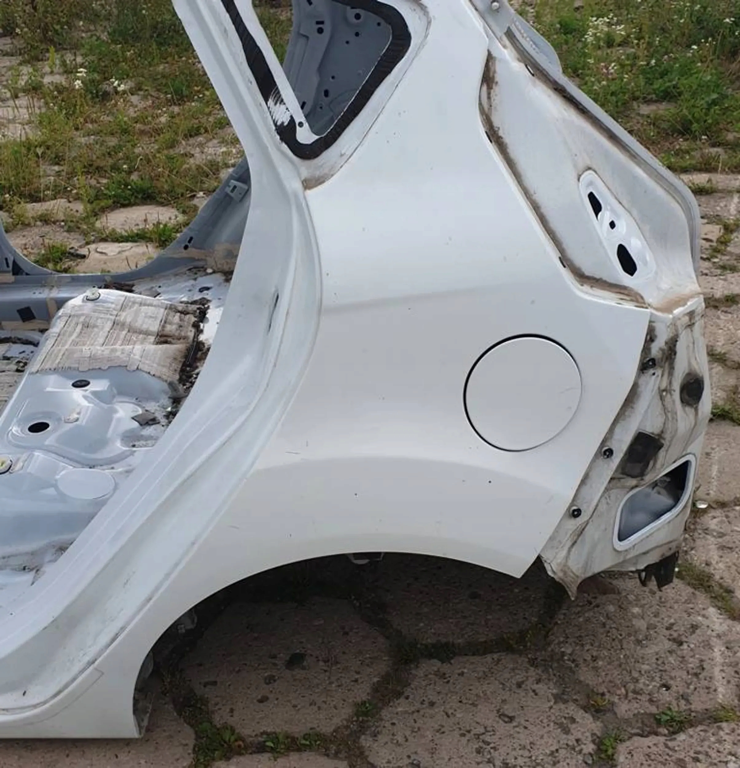 Ford Fiesta VII Mk7 2009r 5d крило лівий зад. h9