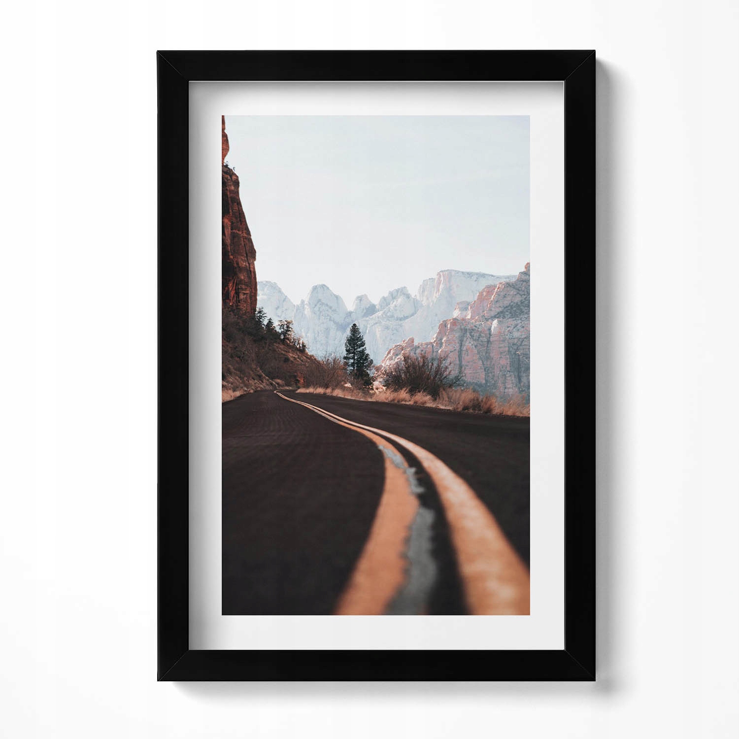 Dekorativní nástěnný obraz v rámu s loftovou grafikou Cesta mezi horami 20x30 cm