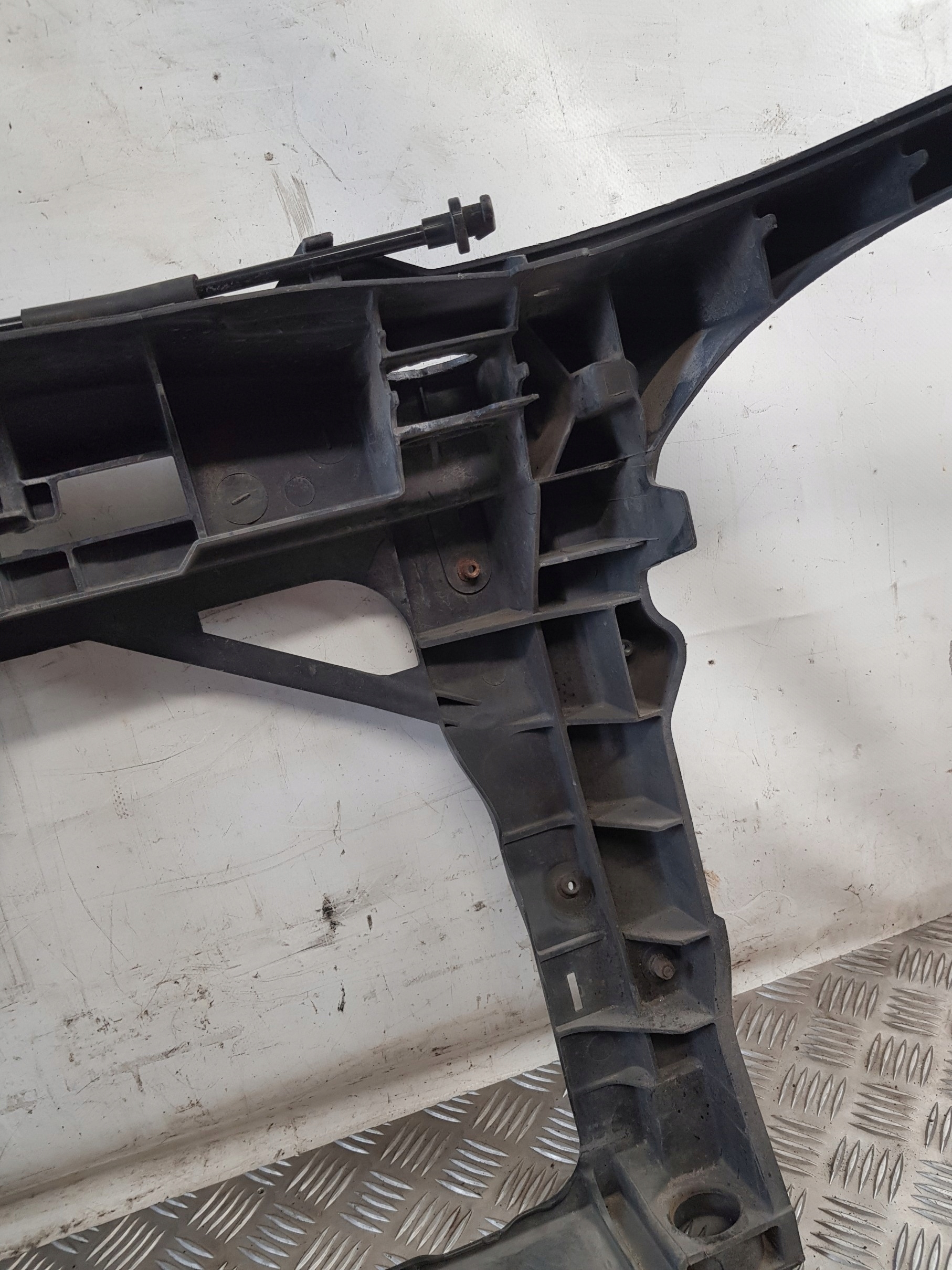 support panel for radiators pillar iron BP4K53110 MAZDA 3 and BK 1.6 05R