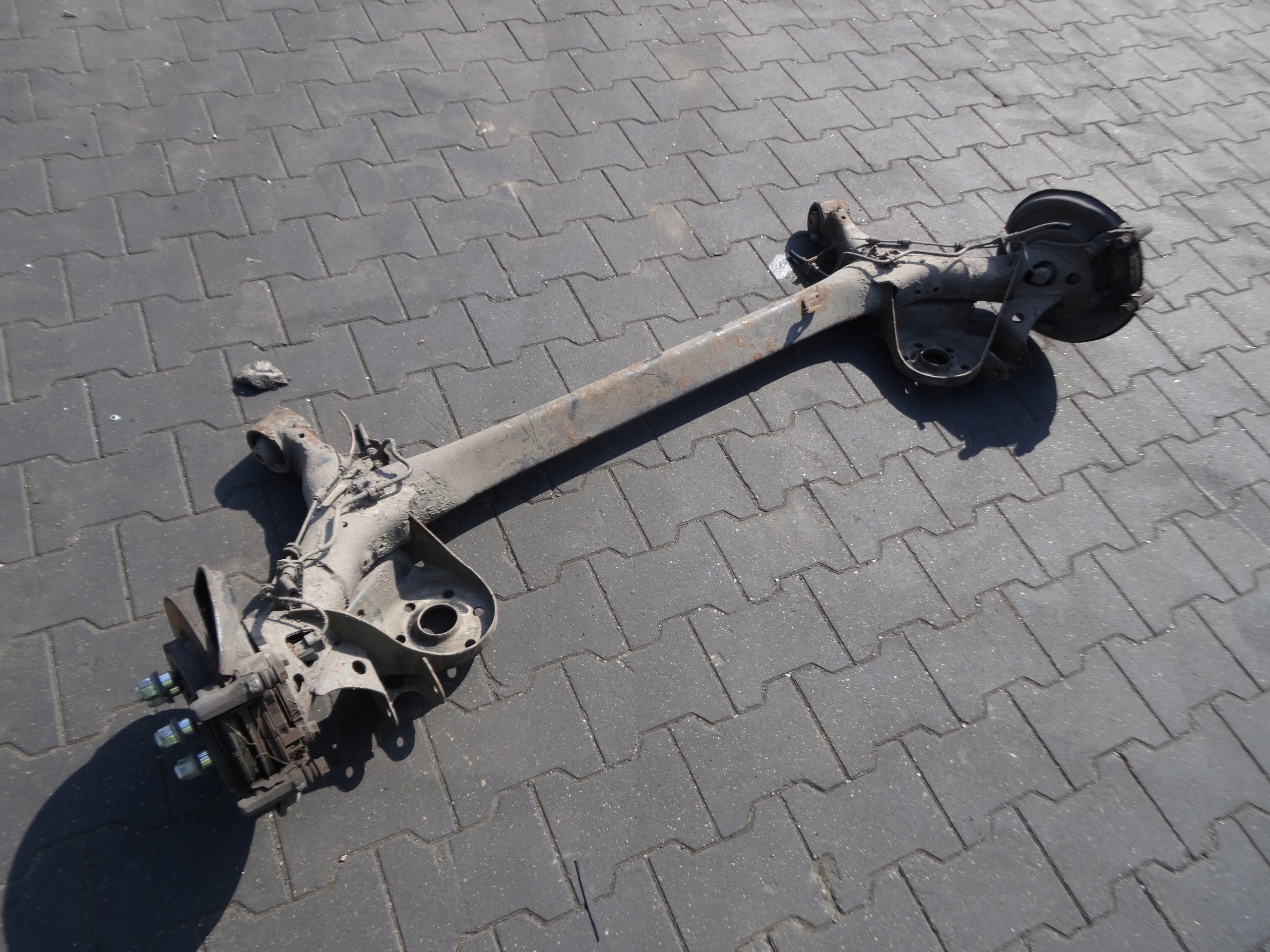 BELKA ZAWIESZENIA TYŁ TOYOTA PRIUS III