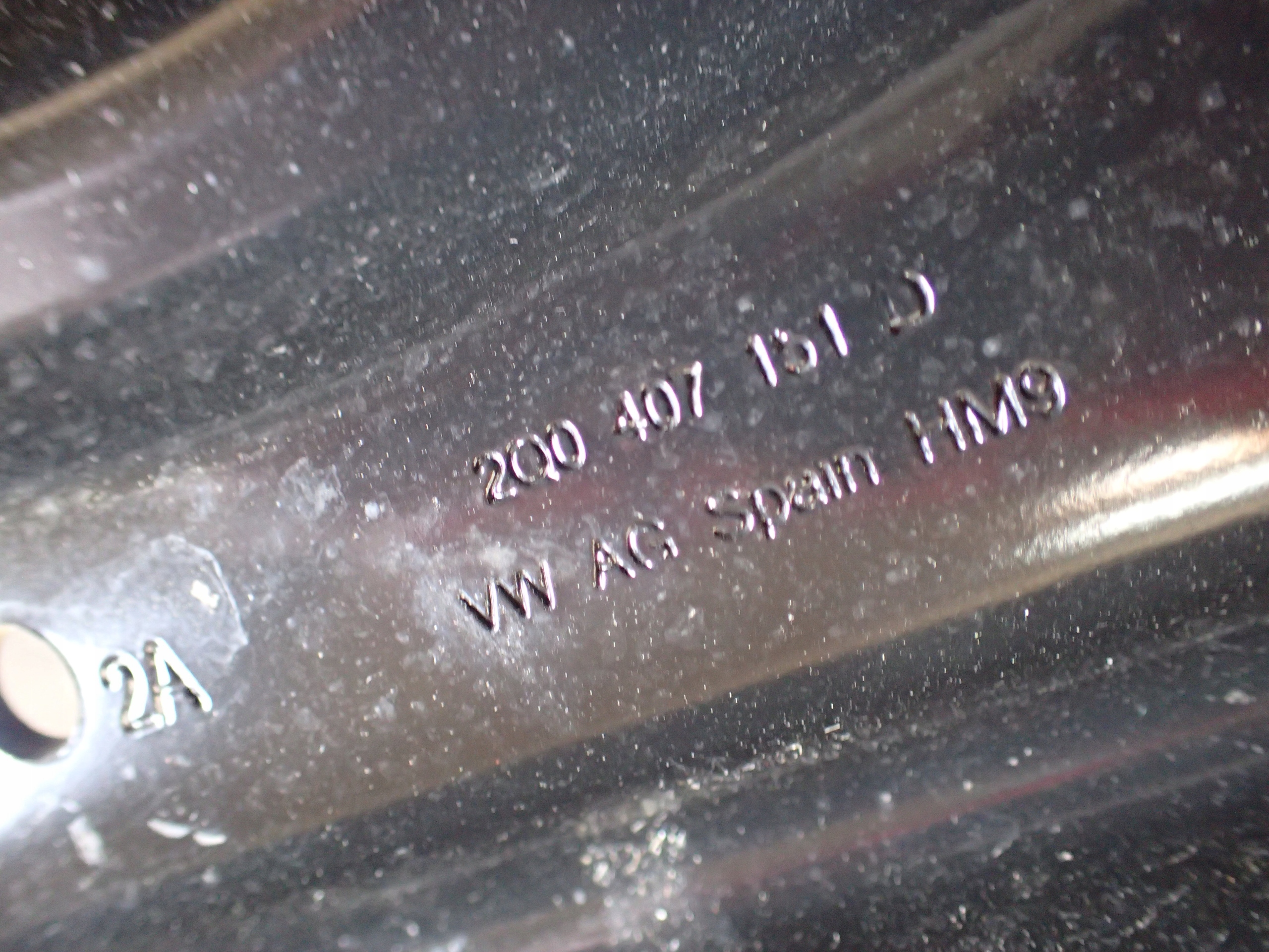 arm left VW 2Q0407151D