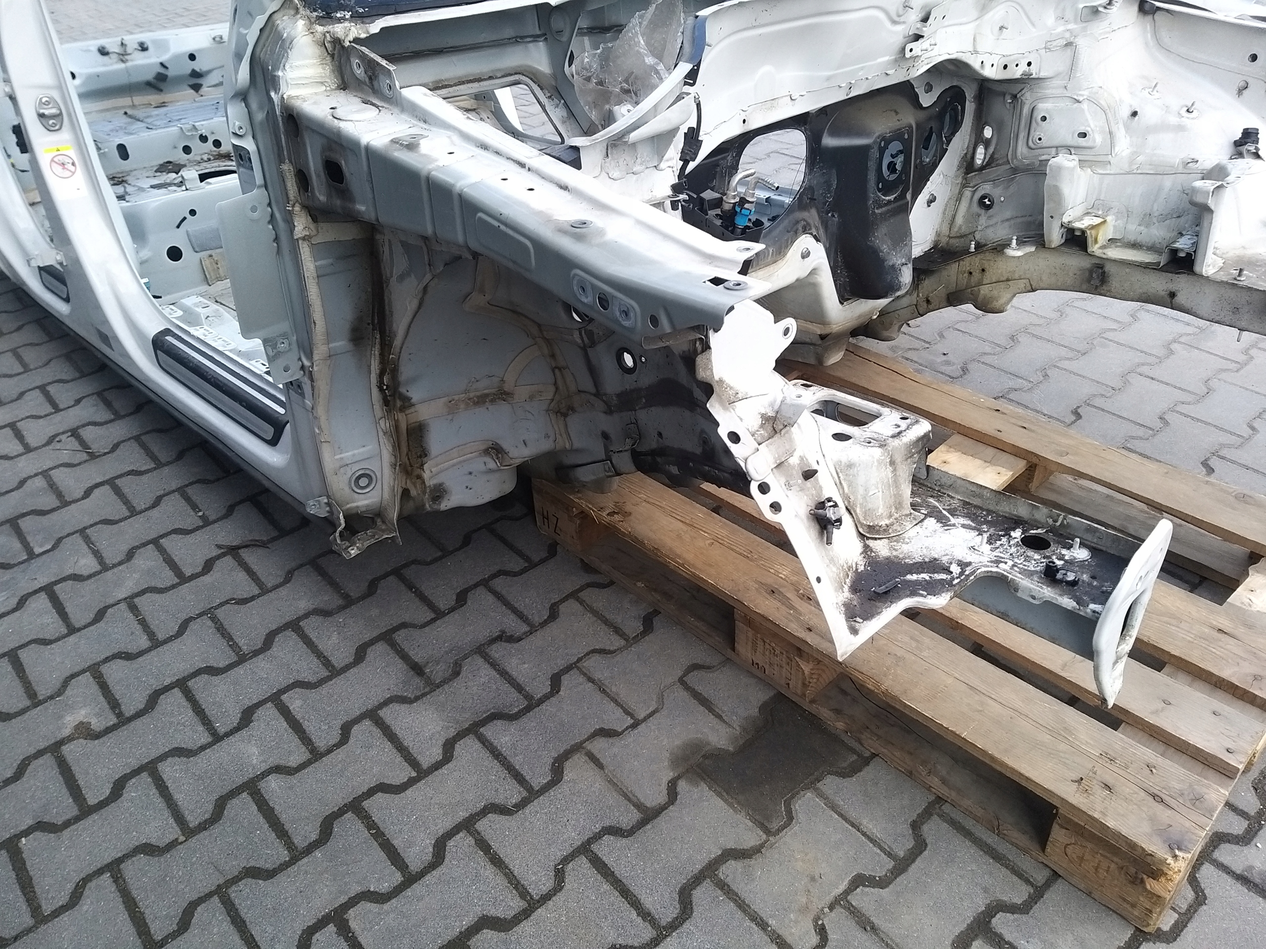 AUDI Q3 8U 11r-18r threshold quarter right front pillar A+B LB9A
