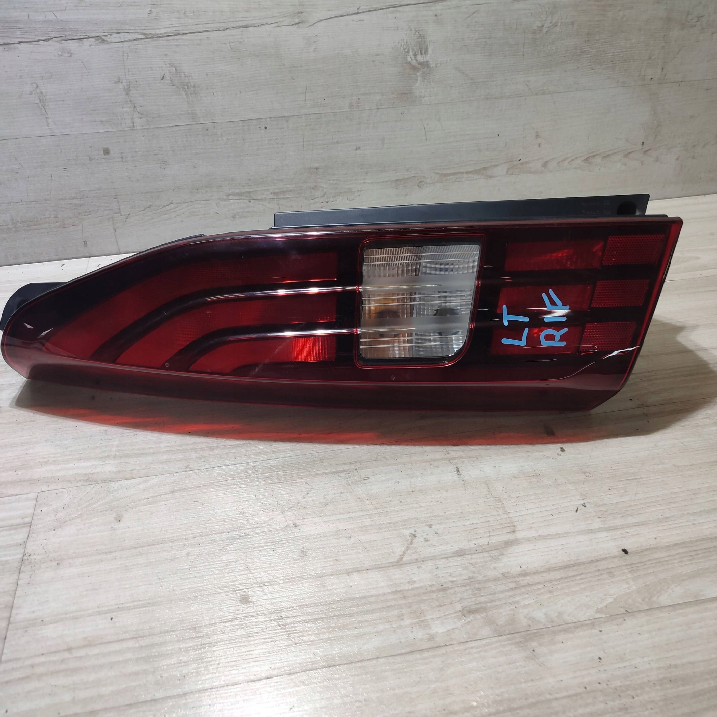 light rear rear part side left Peugeot Rifter 9819427380