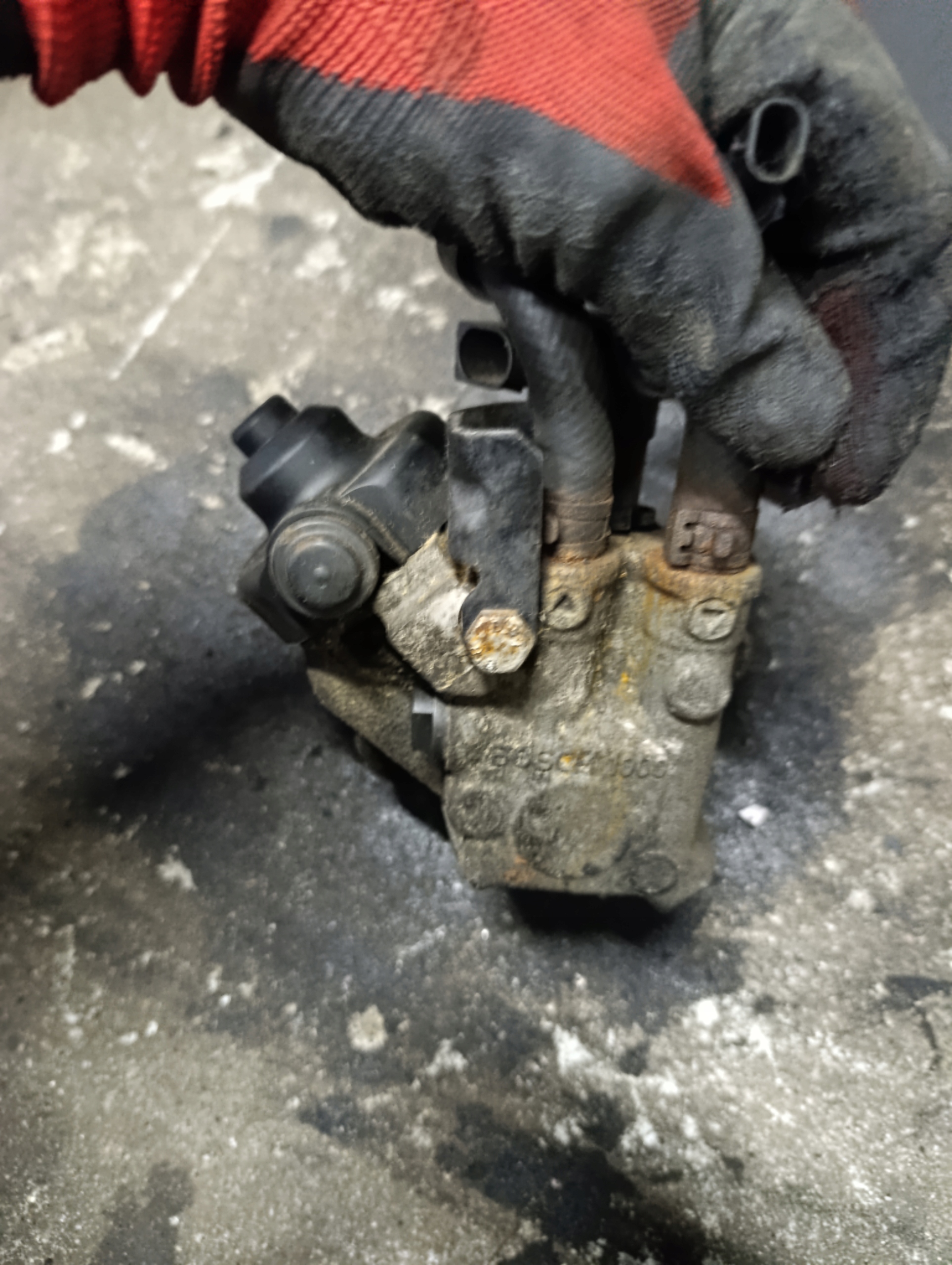 VW T5 LIFT T6 2.0 TDI CAAB CAAC CAA Einspritzpumpe 03L130755J