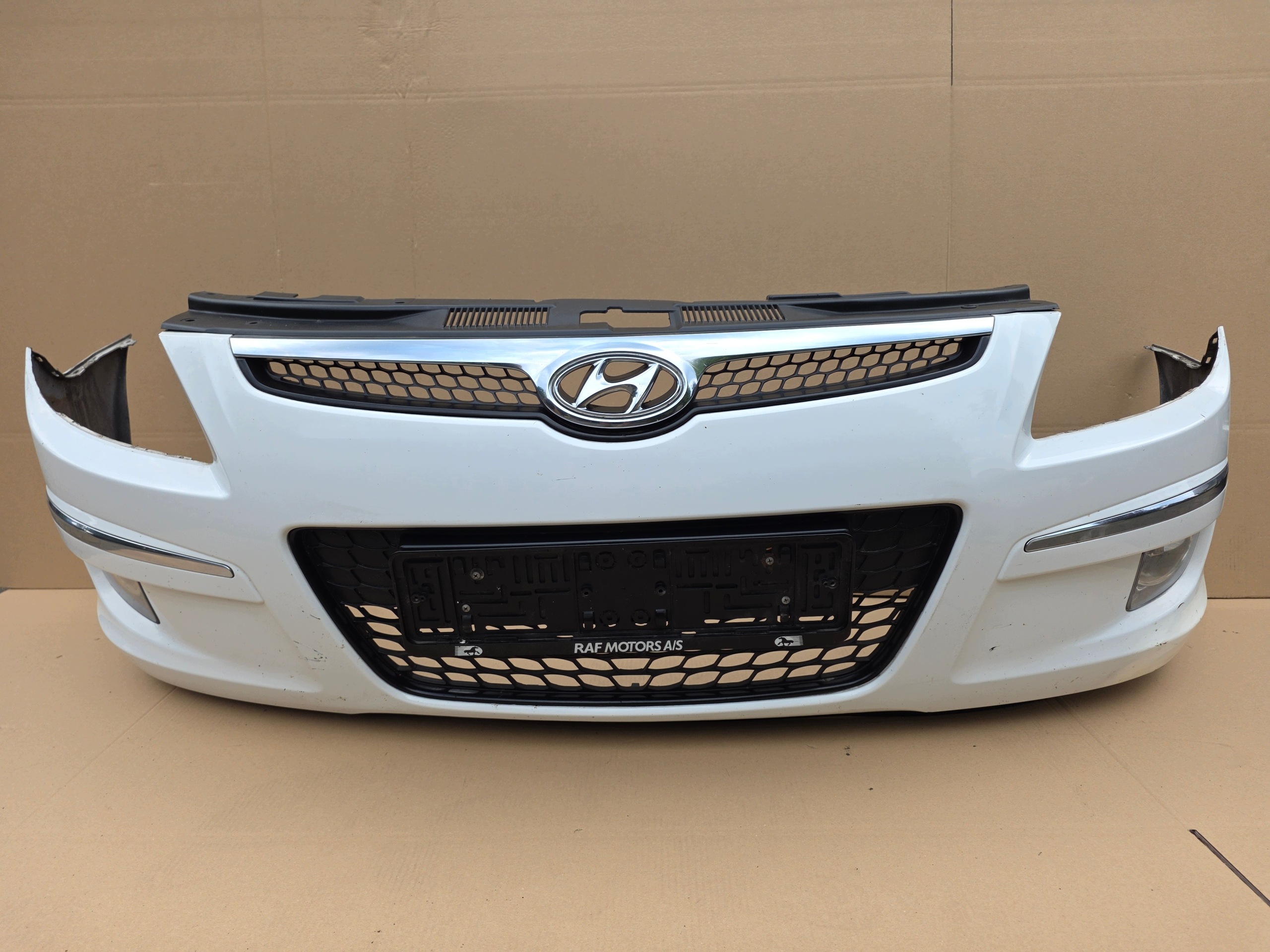 bumper front front HYUNDAI I30 and O7-10R PRZEDLIFT BIALY PRZEDLIFTEM