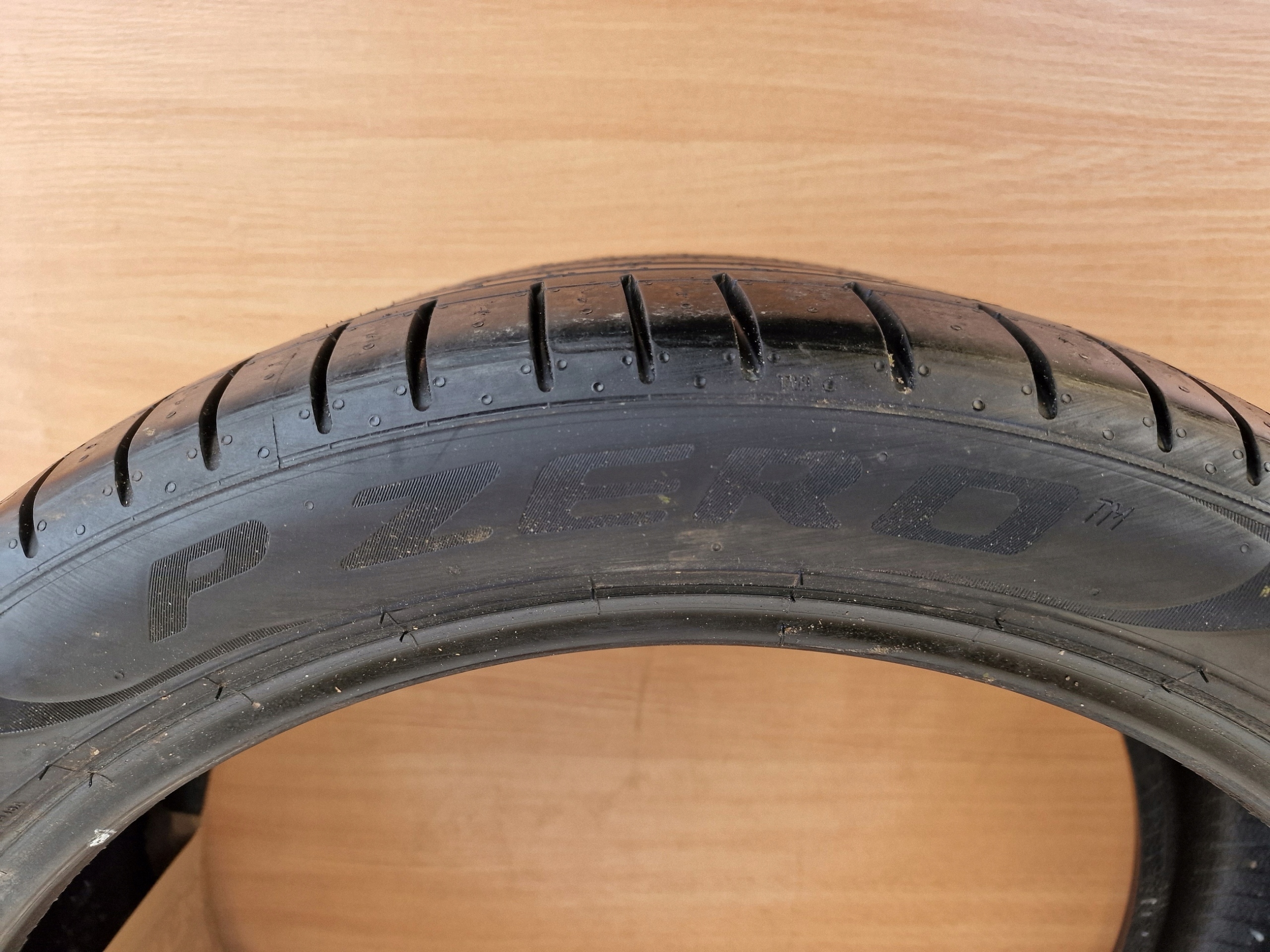 GOMMA LATO PIRELLI 235 40 20 R20 96V P ZERO DGR