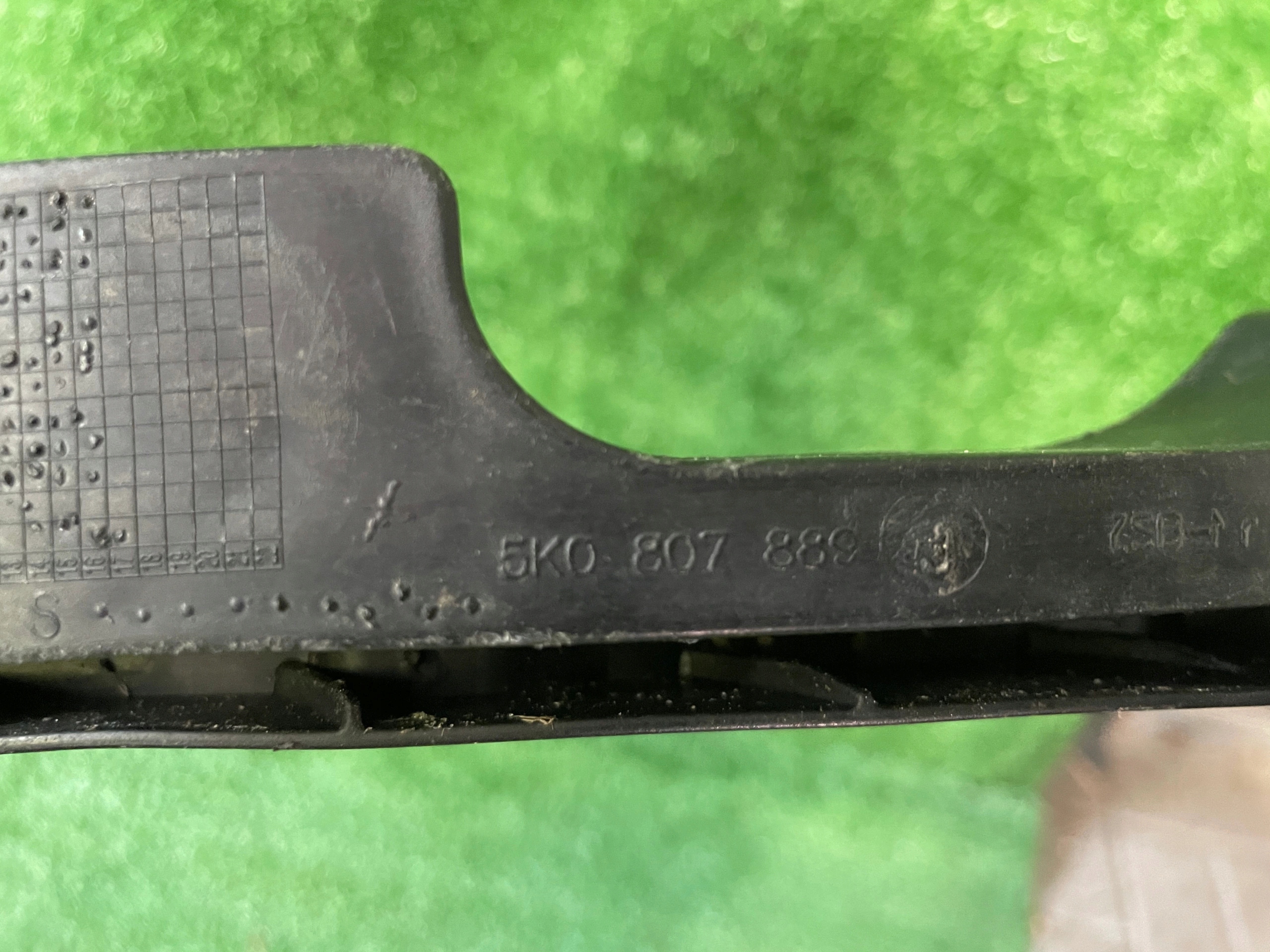 Volkswagen Golf VI 08-13 support holder lights 5K0807889