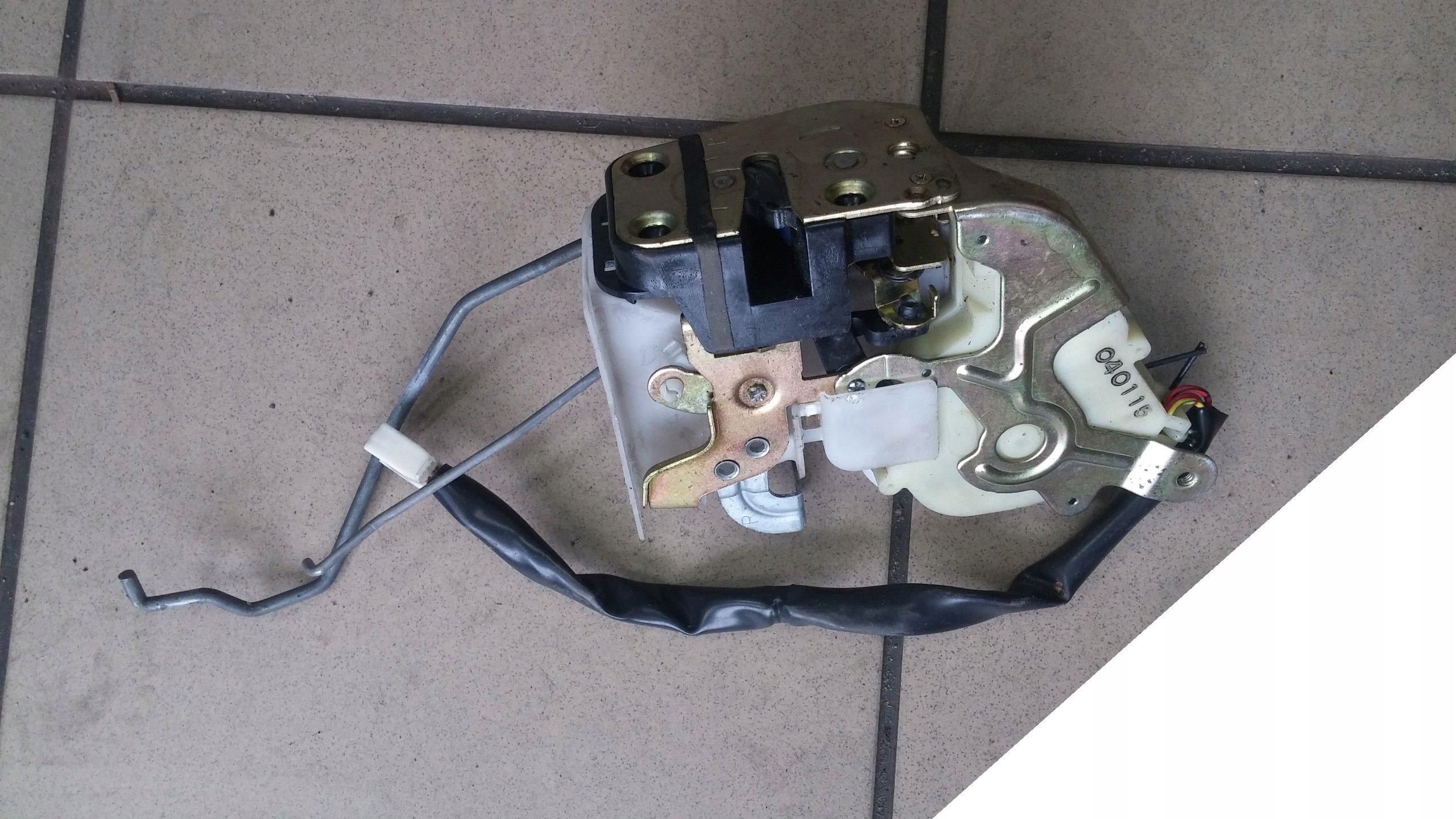 MAZDA MPV 03-06 ZAMEK PRAWY PRZEDNI PRZÓD