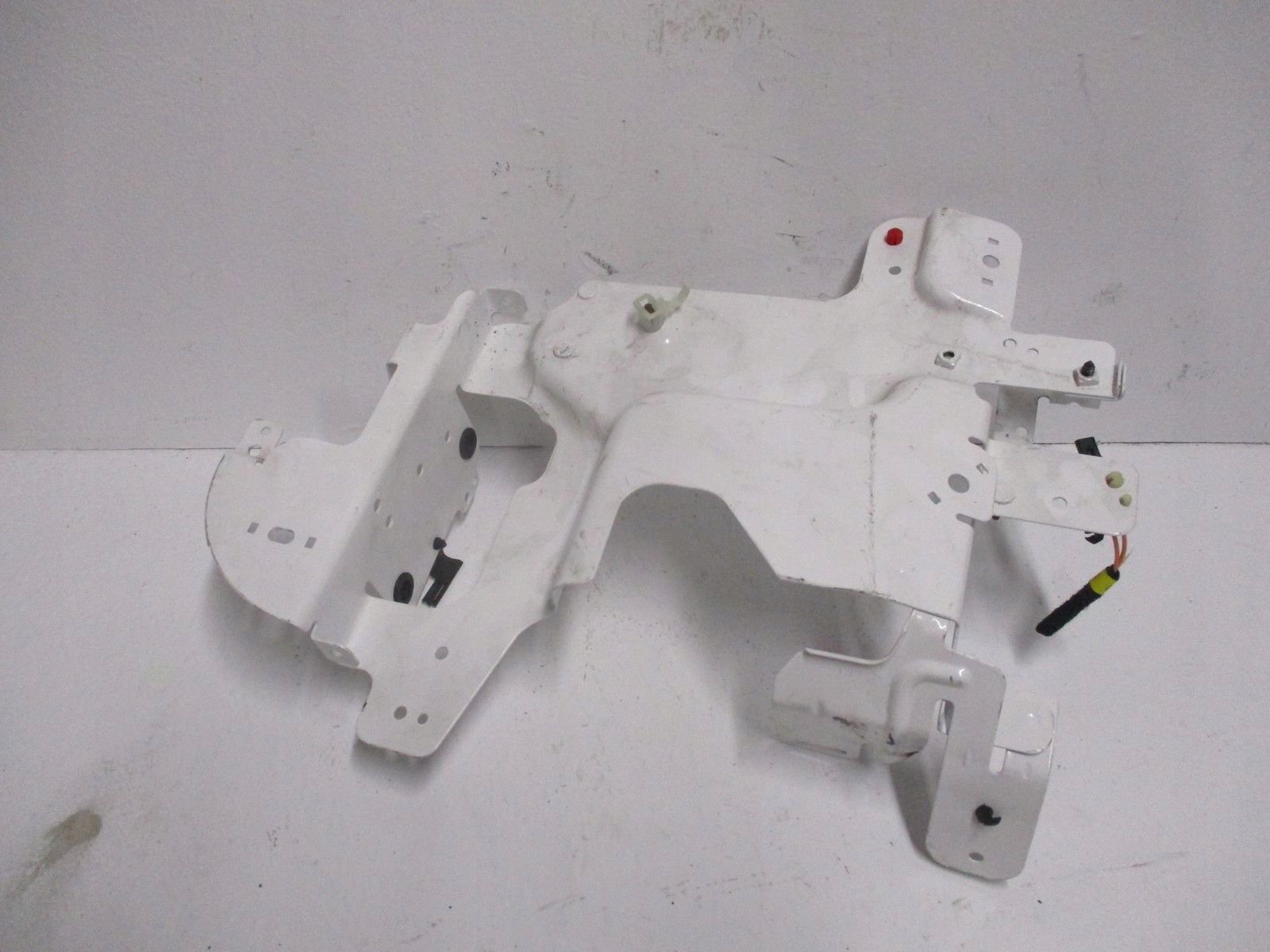 CONSOLE SUPPORT PLAQUE RANGE ROVER EVOQUE BJ32-14A301-B