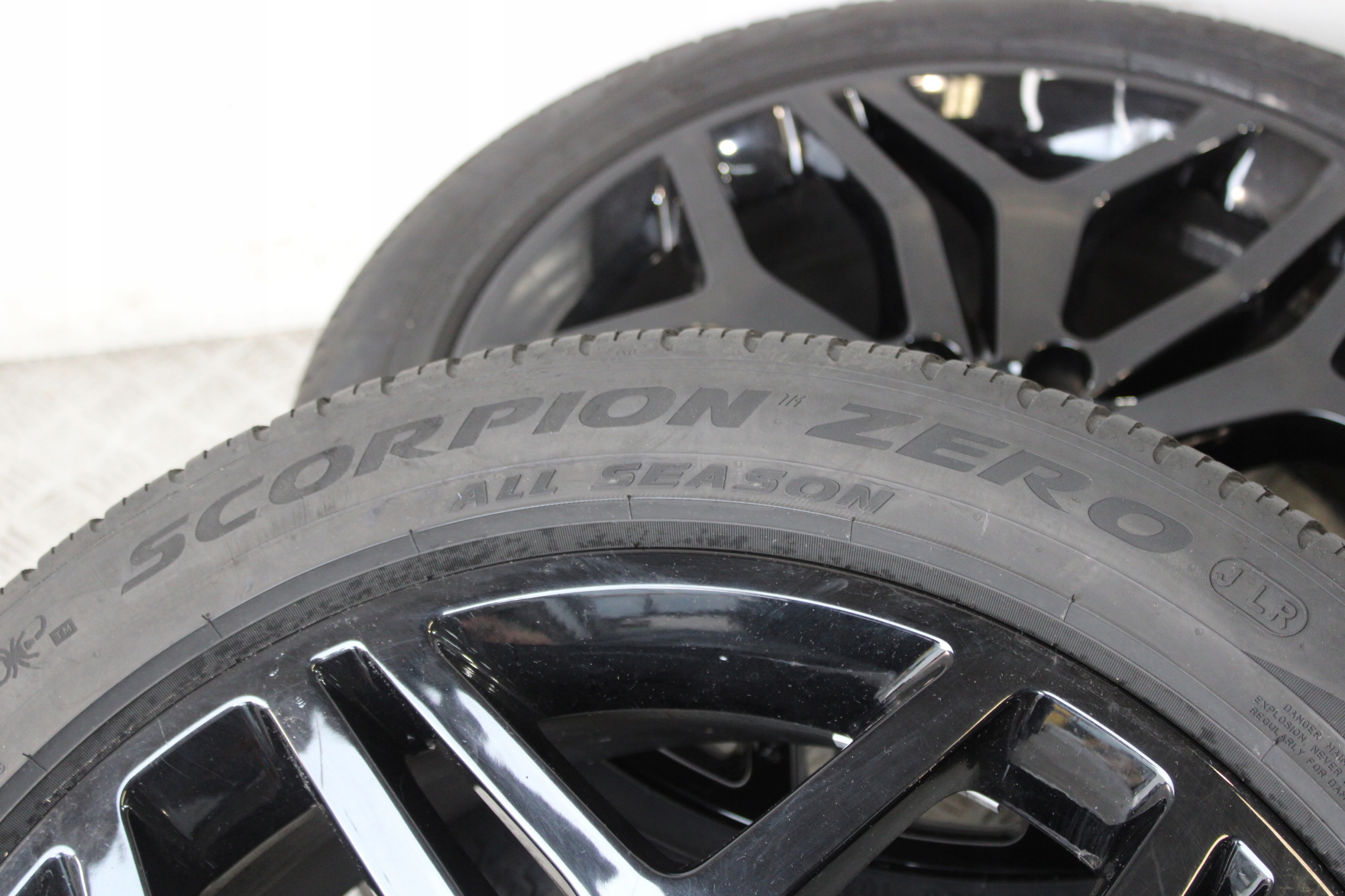 wheels discs disc 245/45 R20 LAND ROVER EVOQUE L538 GJ32-1007-CA