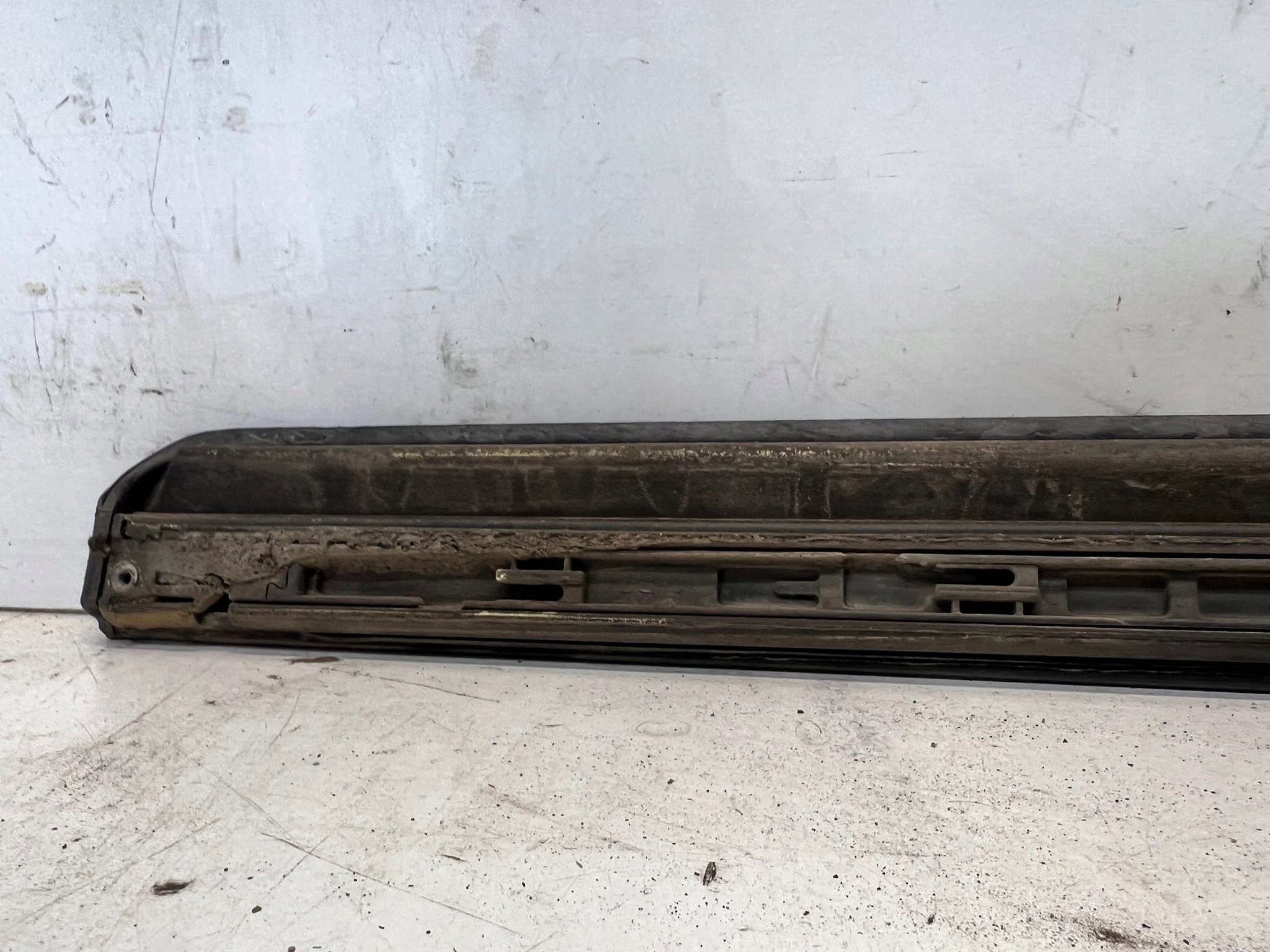 moulding door lower left front AUDI A4 B7 LY7G 1/26