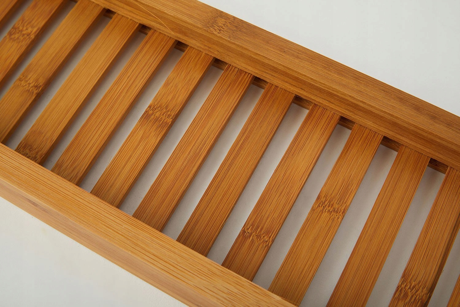 PÓŁKA ŁAZIENKOWA NA WANNĘ Z BAMBUSA ORGANIZER Linia Bathroom Design