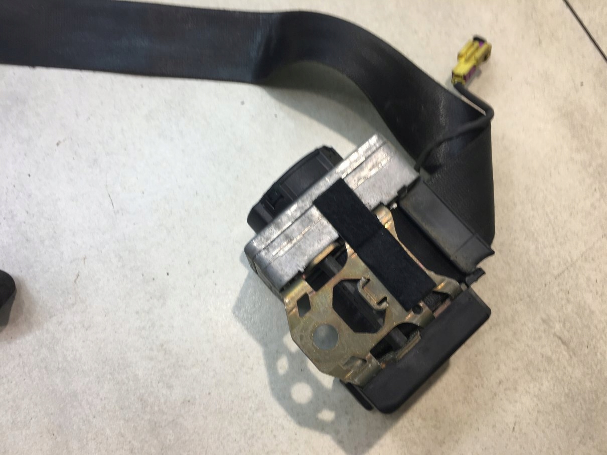 tension belt safety right front GOLF IV 3D 1J3857706J