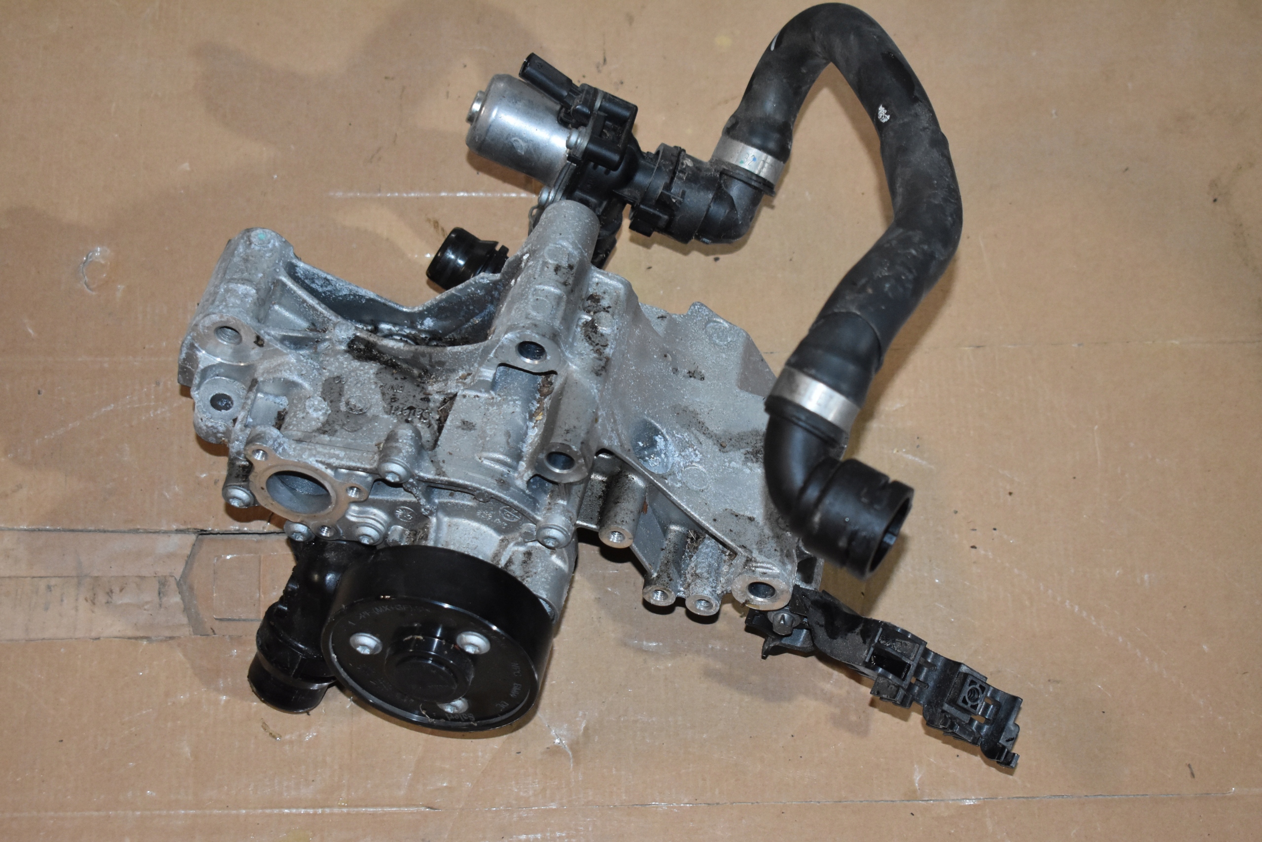 IDEALNA Pompa WODNA termostato BMW G01 G02 1