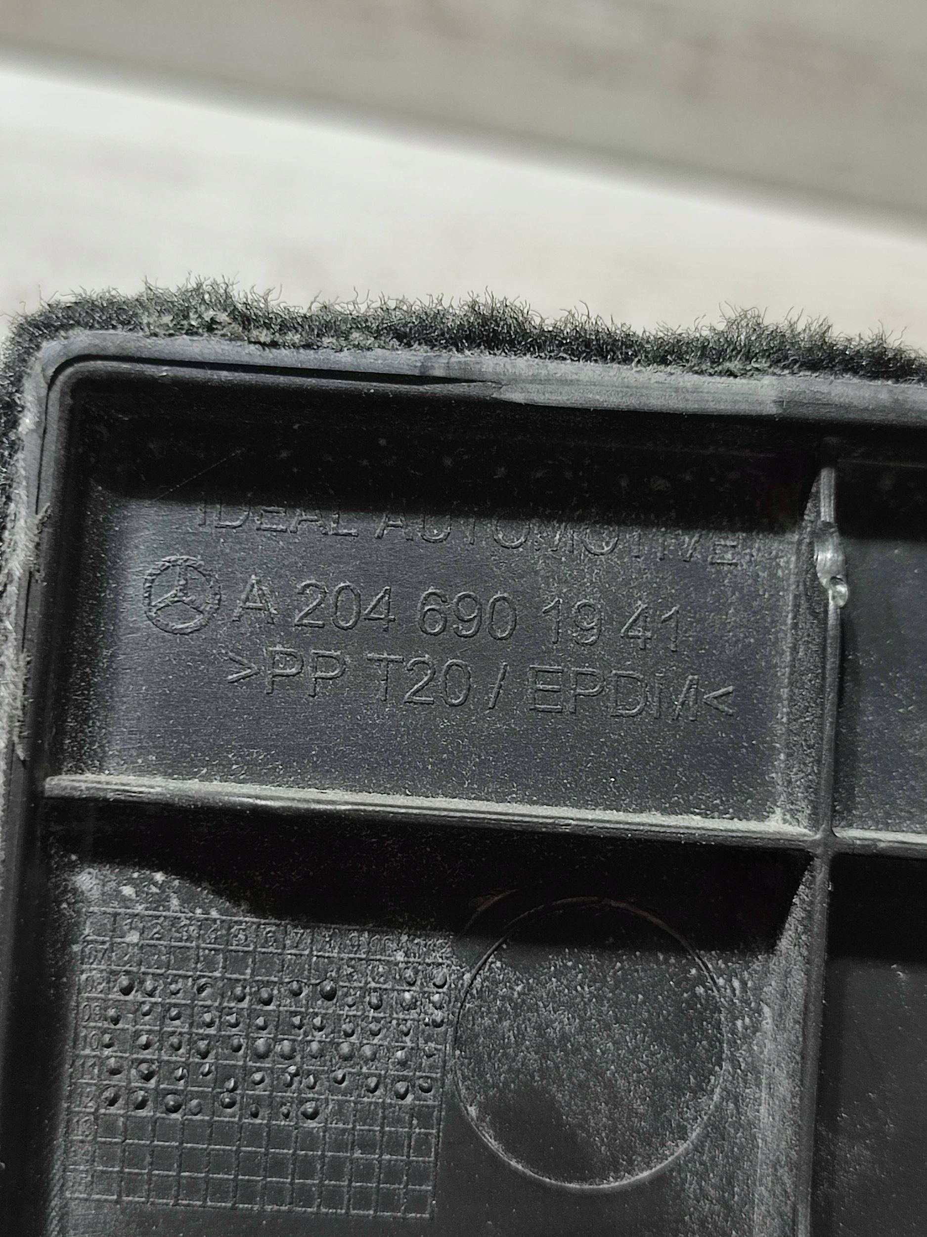 Mercedes-Benz GLK (X204) 2013 rear part left side / upholstery / boot