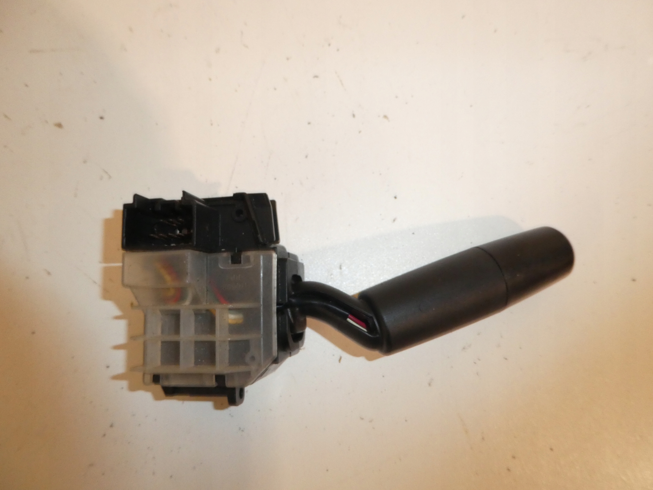 steering wheel levers and controls MAZDA 5 17D682