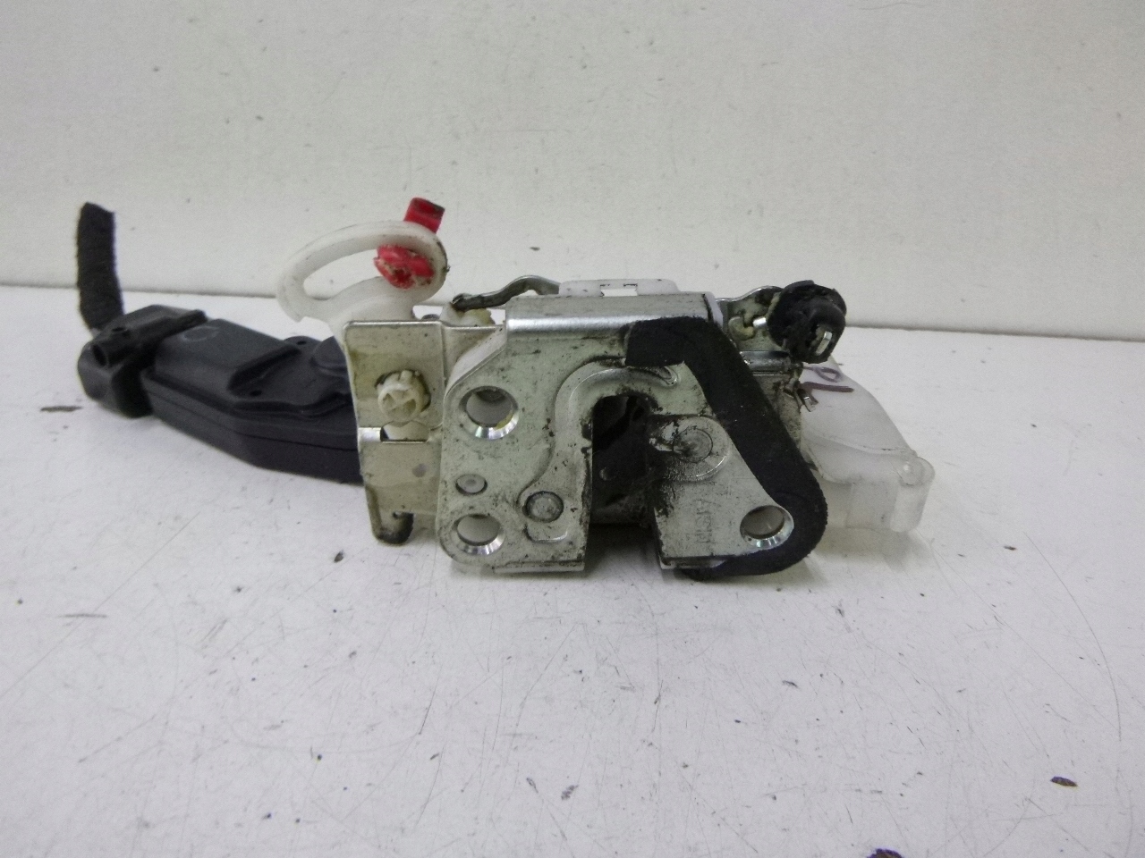 lock door front left Toyota Aygo 3D 2006r.