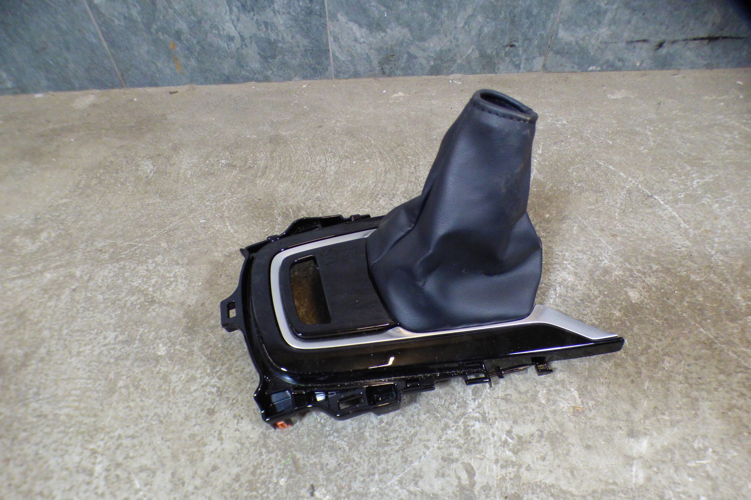 tunel mitte 58810-02081 KPL st.BDB TOYOTA COROLLA XII E21