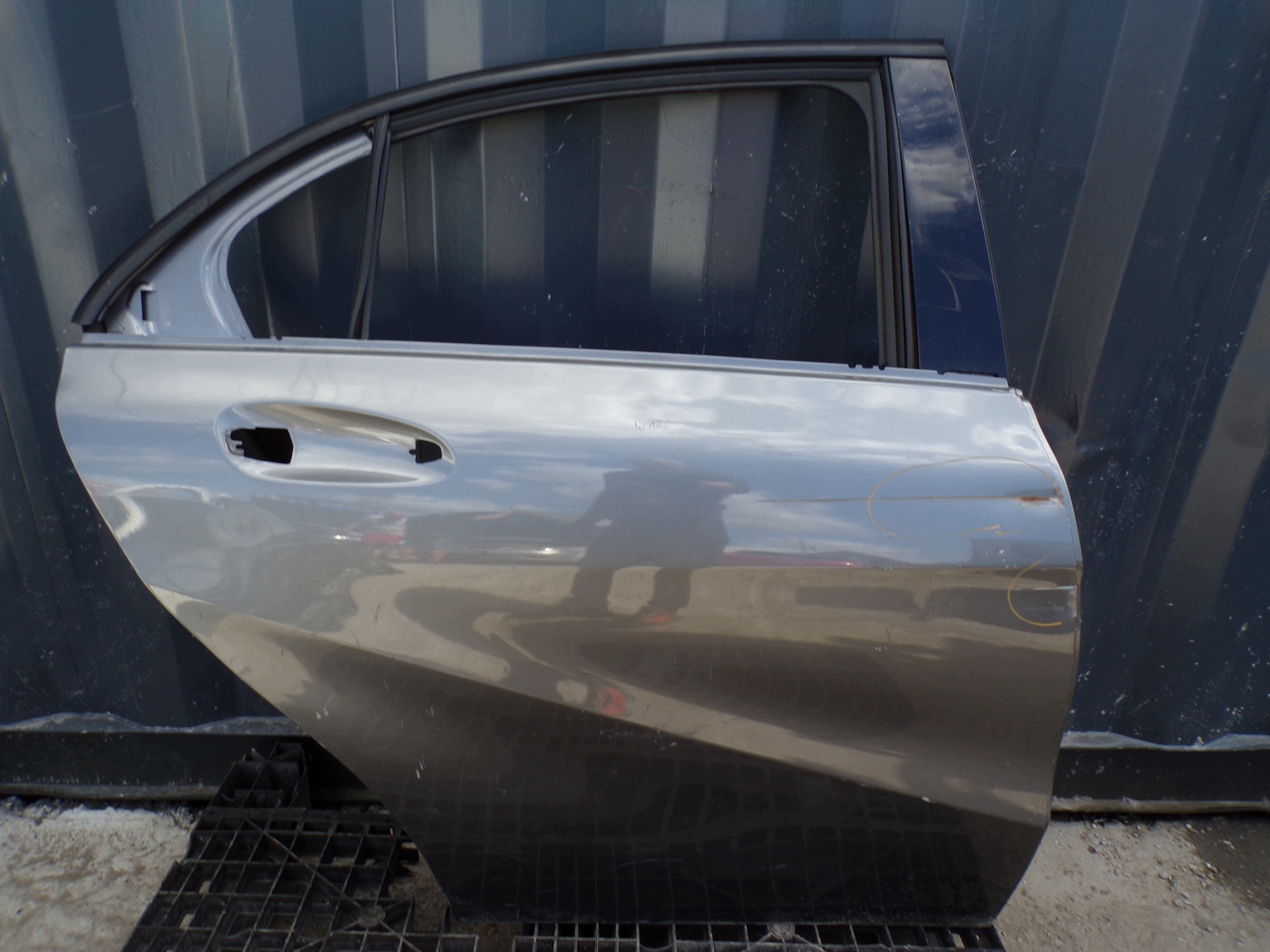 door right rear. MERCEDES W176 (R1)
