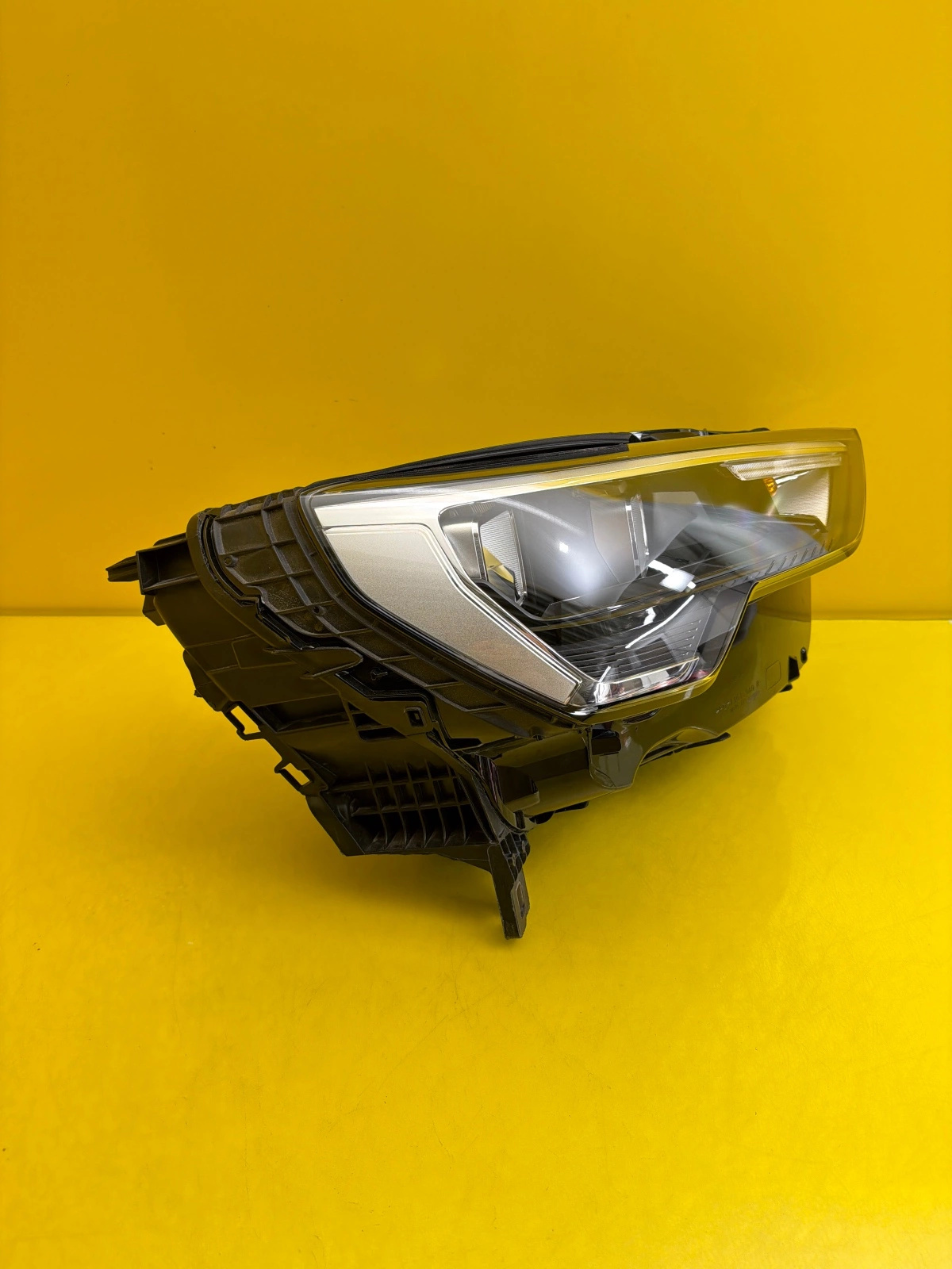 light right Audi Q3 83A Full Led 83A941012