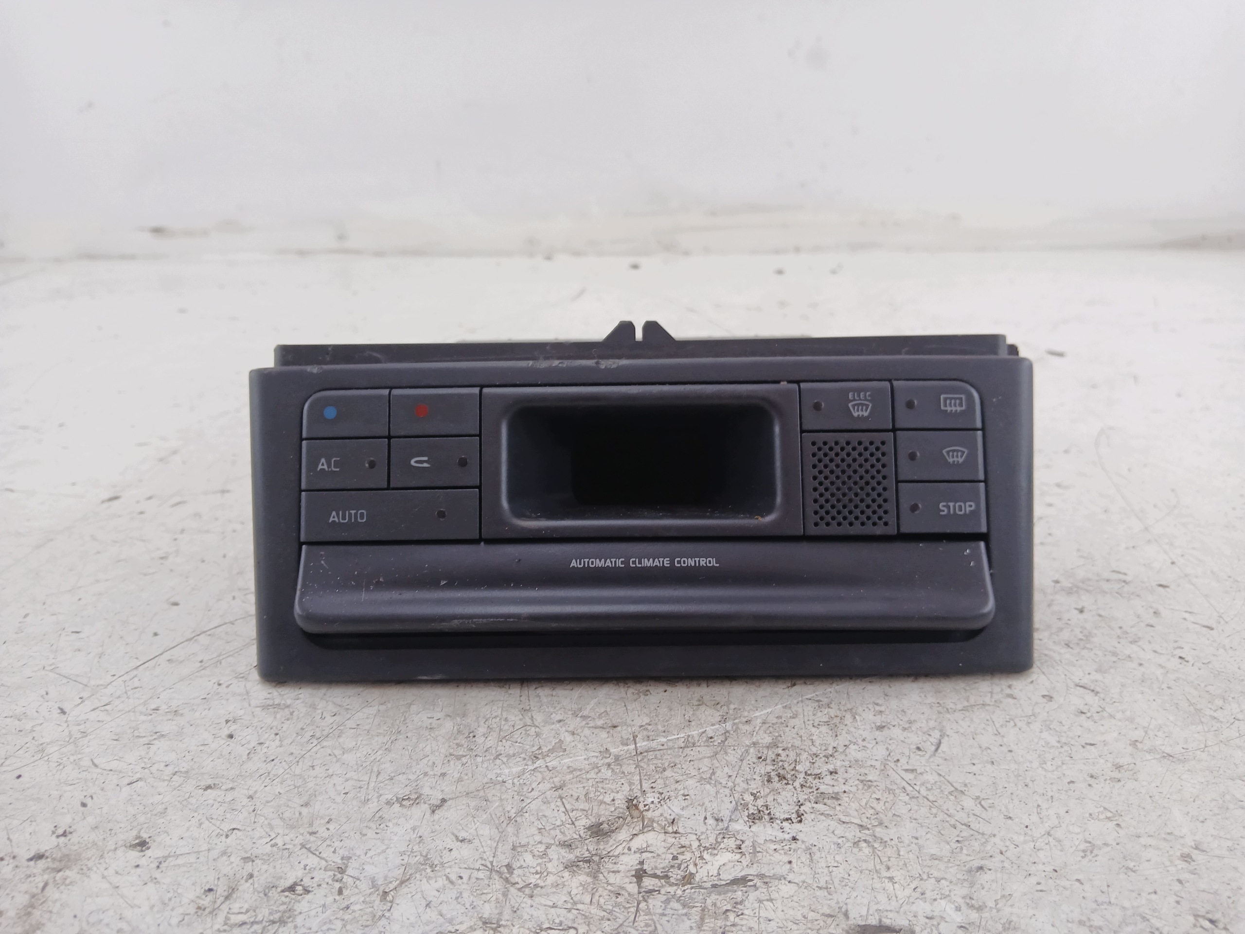 RENAULT LAGUNA et Unite commande clima Bouches buses 7700425675