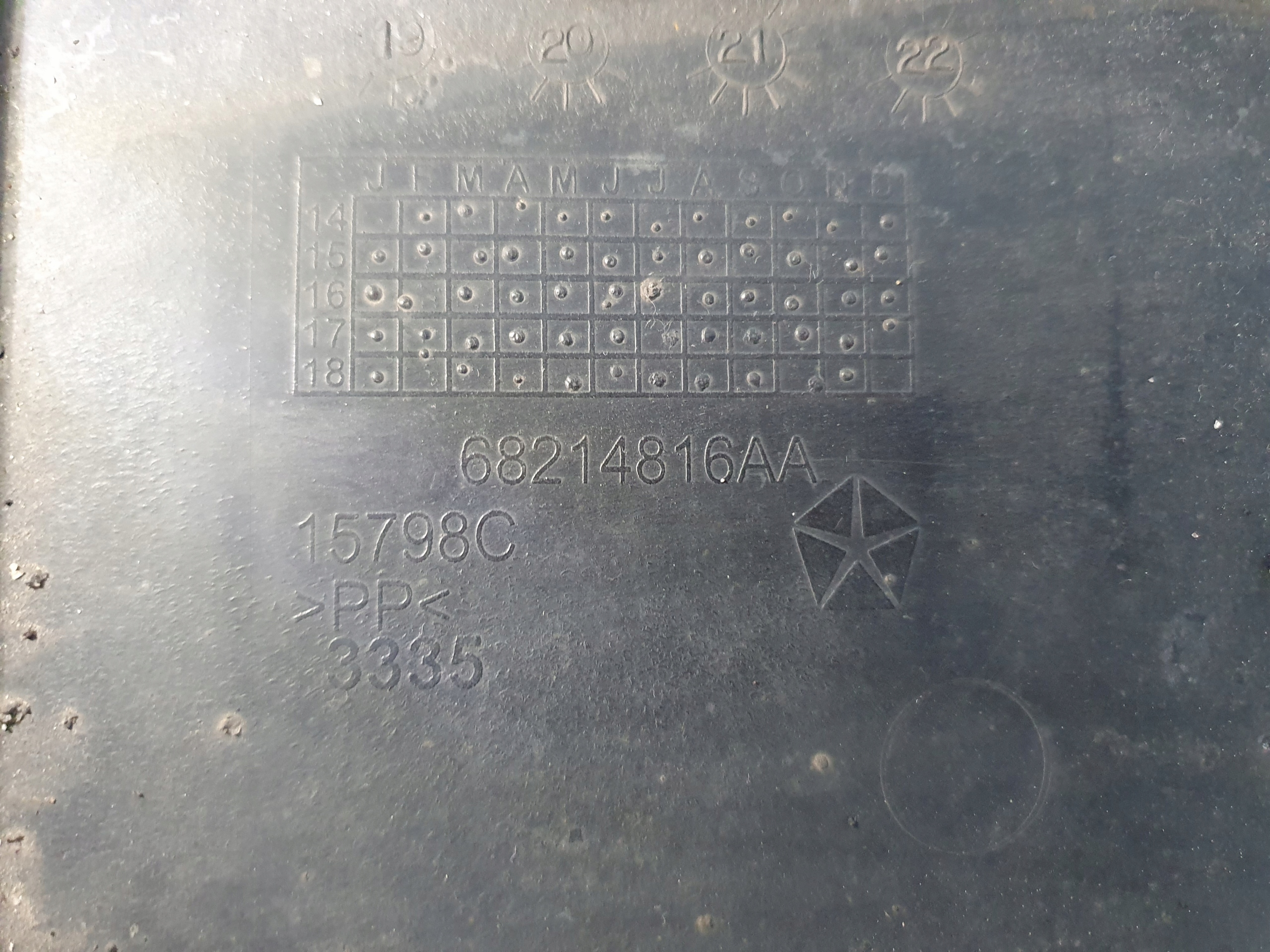 DODGE CHALLENGER 2015- OSŁONA POD SILNIK 4WD 68214816AA Typ samochodu 4x4/SUV Samochody osobowe