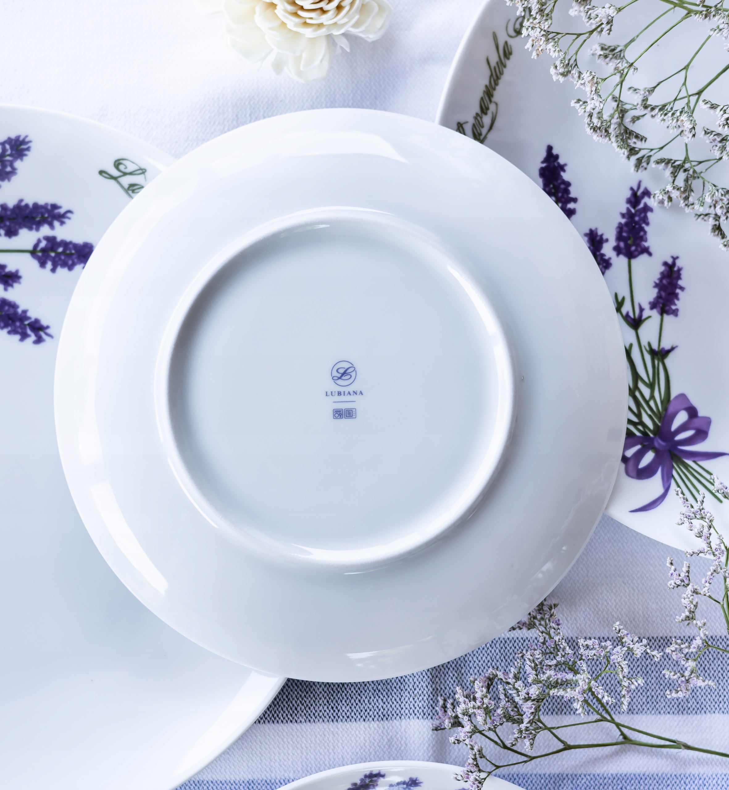 LUBIANA BOSS LAWENDA 5979 SERWIS OBIADOWY 18/6 EL Kolor biały odcienie fioletowego