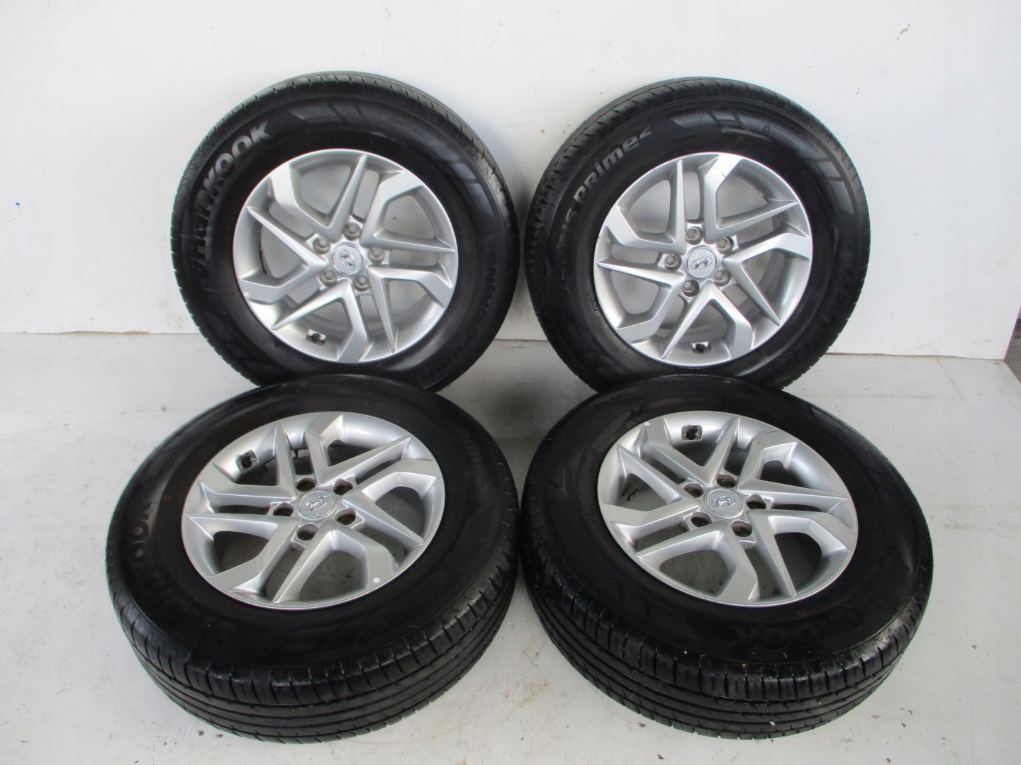 wheels discs tyres HYUNDAI TUCSON R16 16r