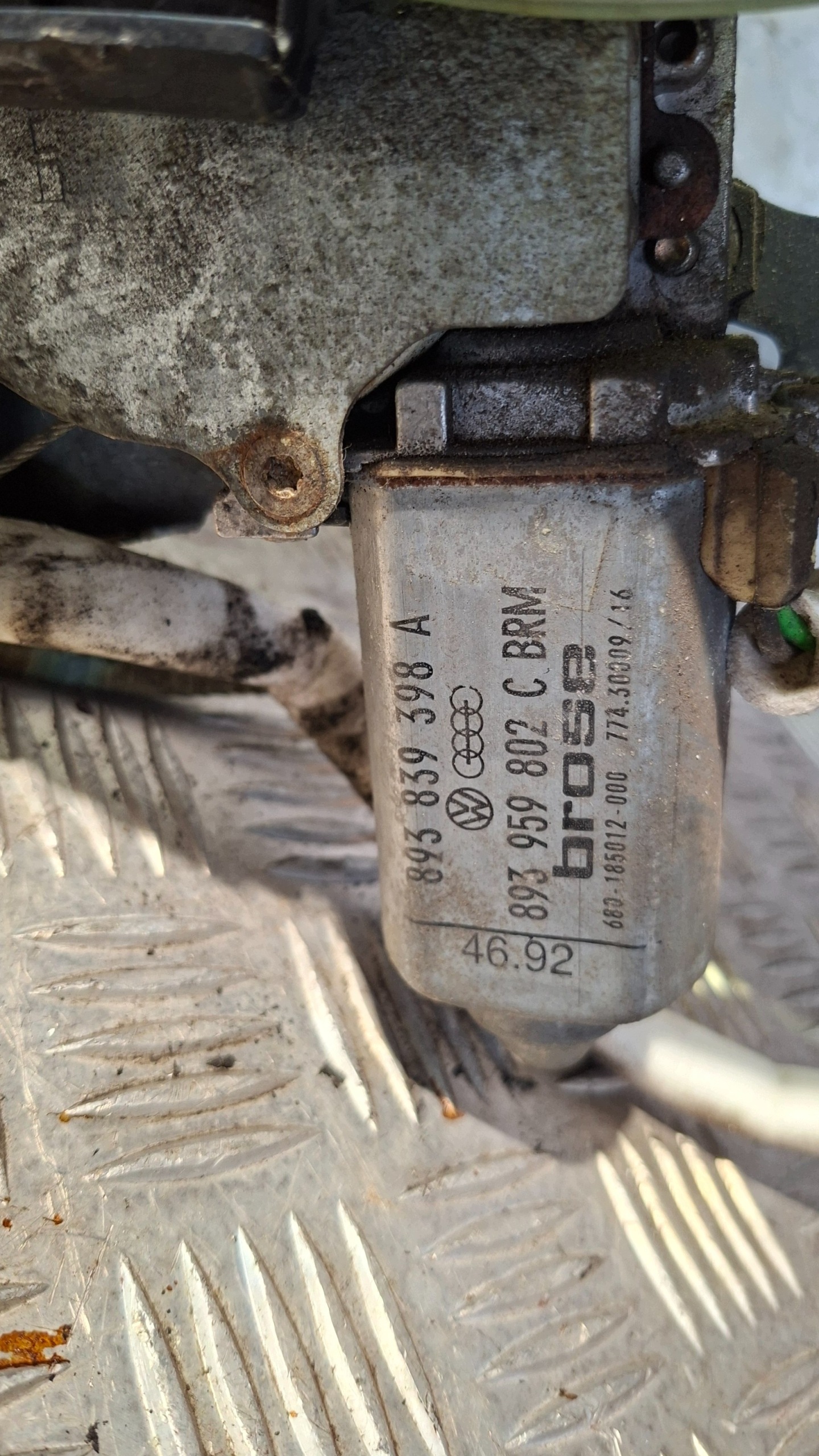 window regulator right rear part AUDI 80 B4
