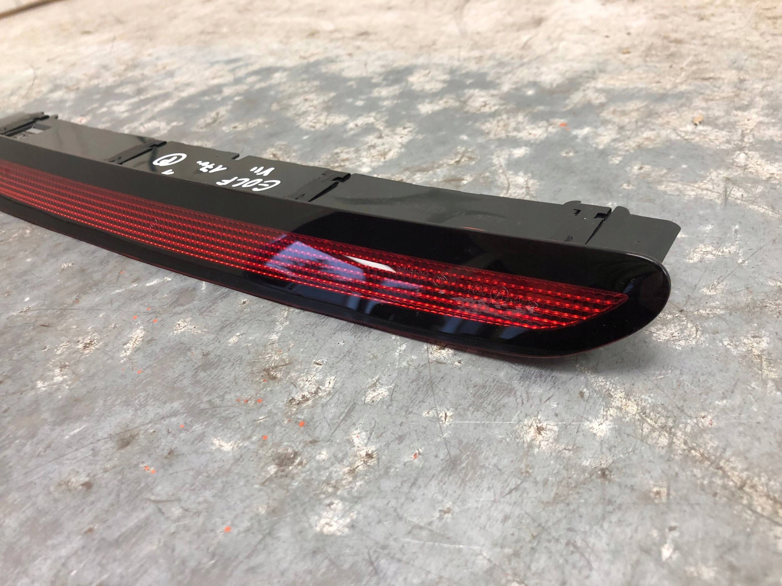 TRZECIE light STOP VW GOLF VII 5G0945087B