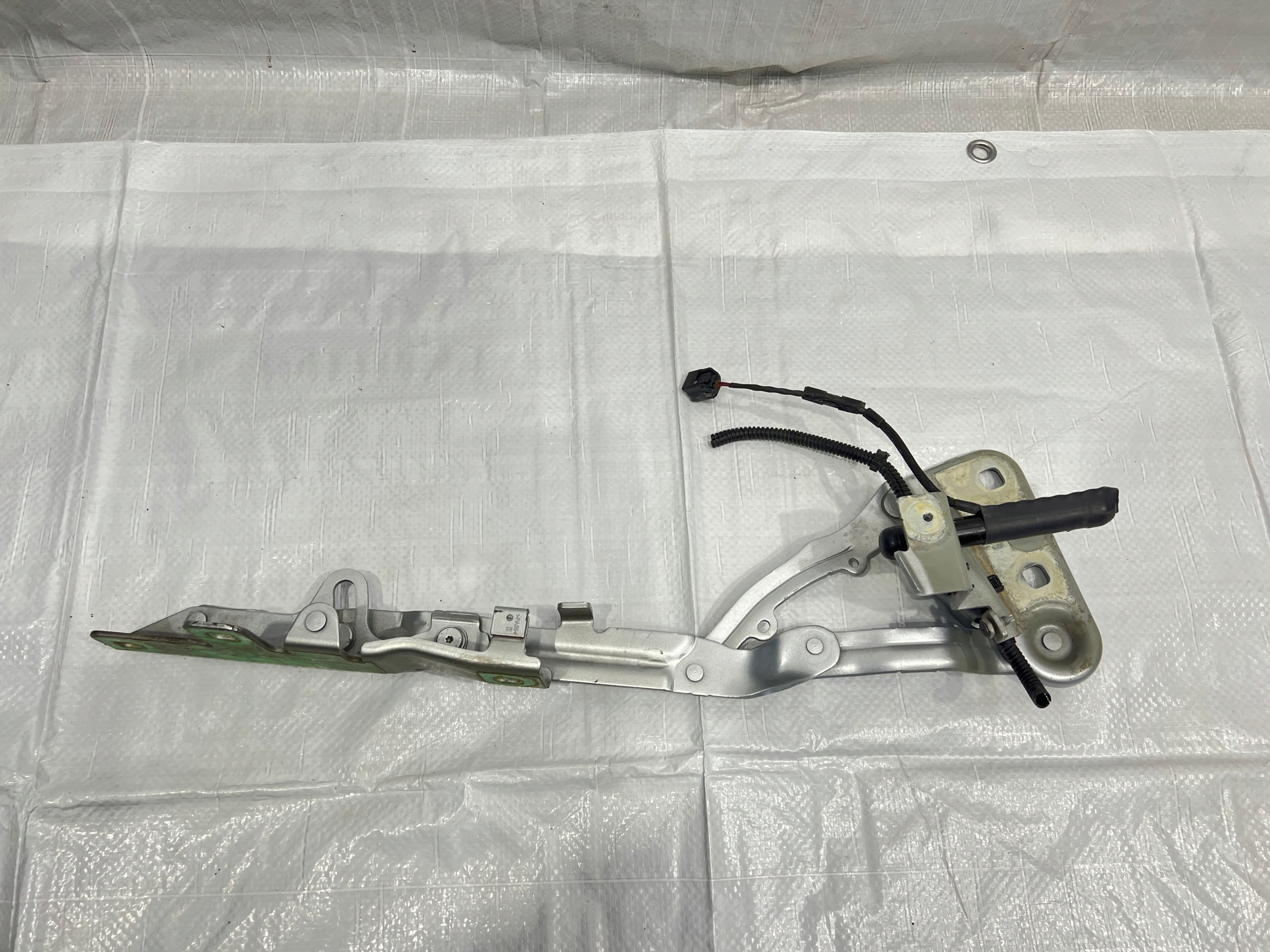 LAND ROVER EVOQUE L551 петля капота K8D2-16801-A