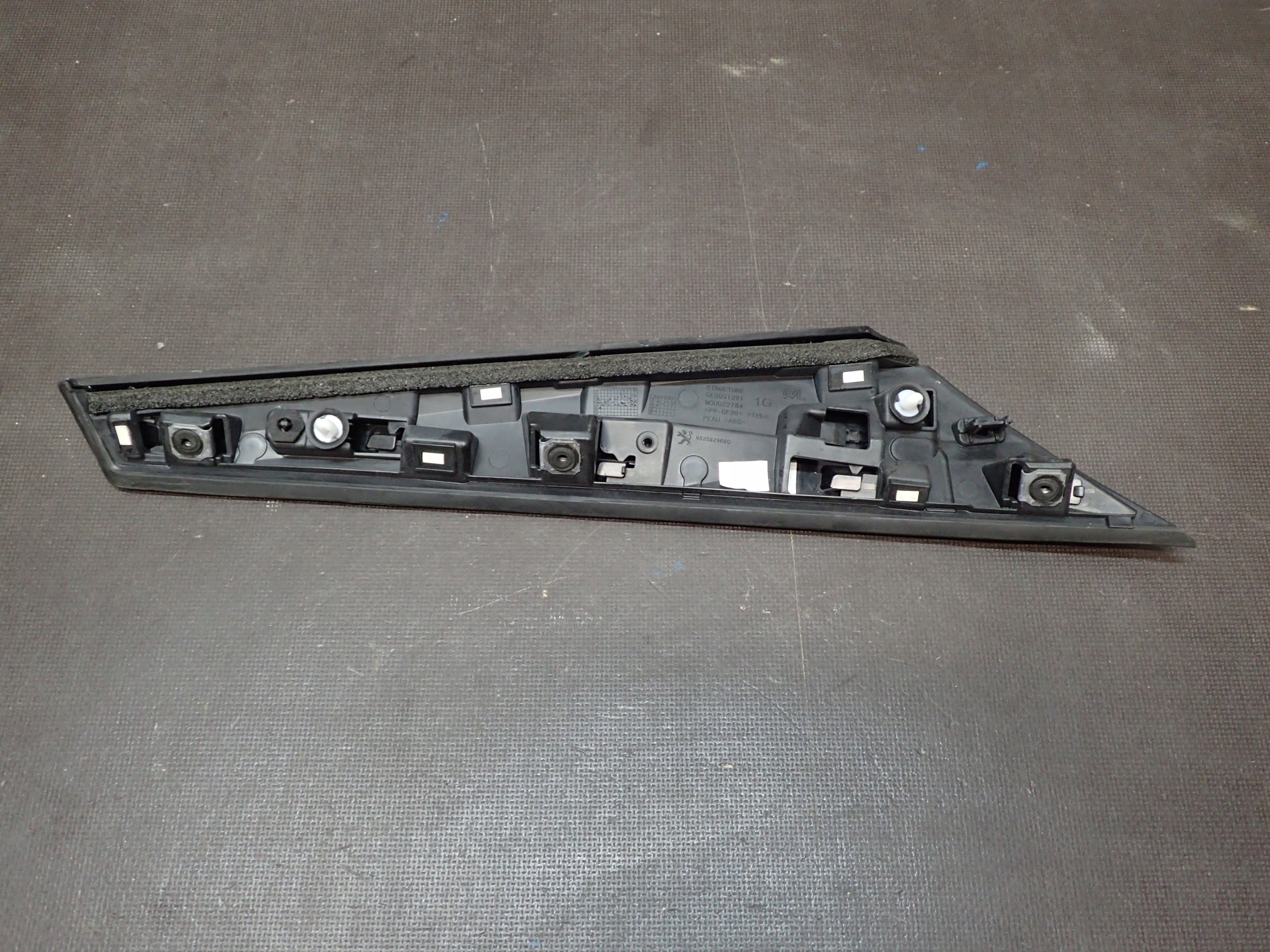 BOOT DOOR MOULDING CAP PEUGEOT 2008 II 2